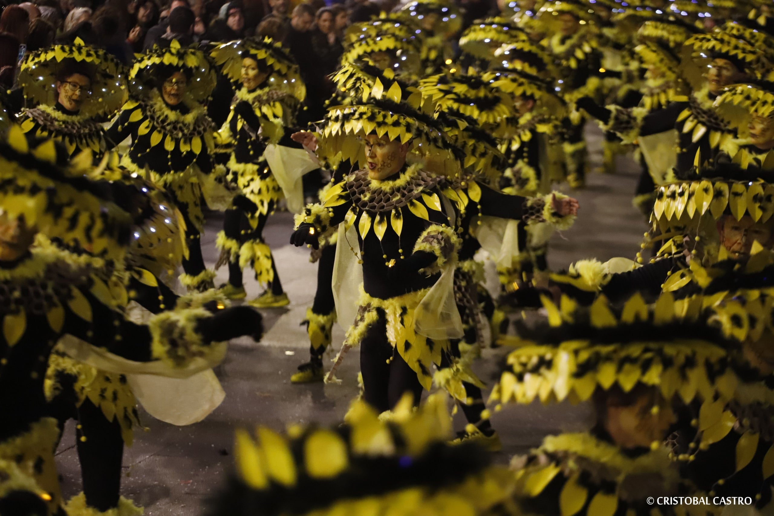Els carrers de Terrassa tornen a omplir-se de festa amb el primer Carnestoltes celebrat amb normalitat després de dos anys