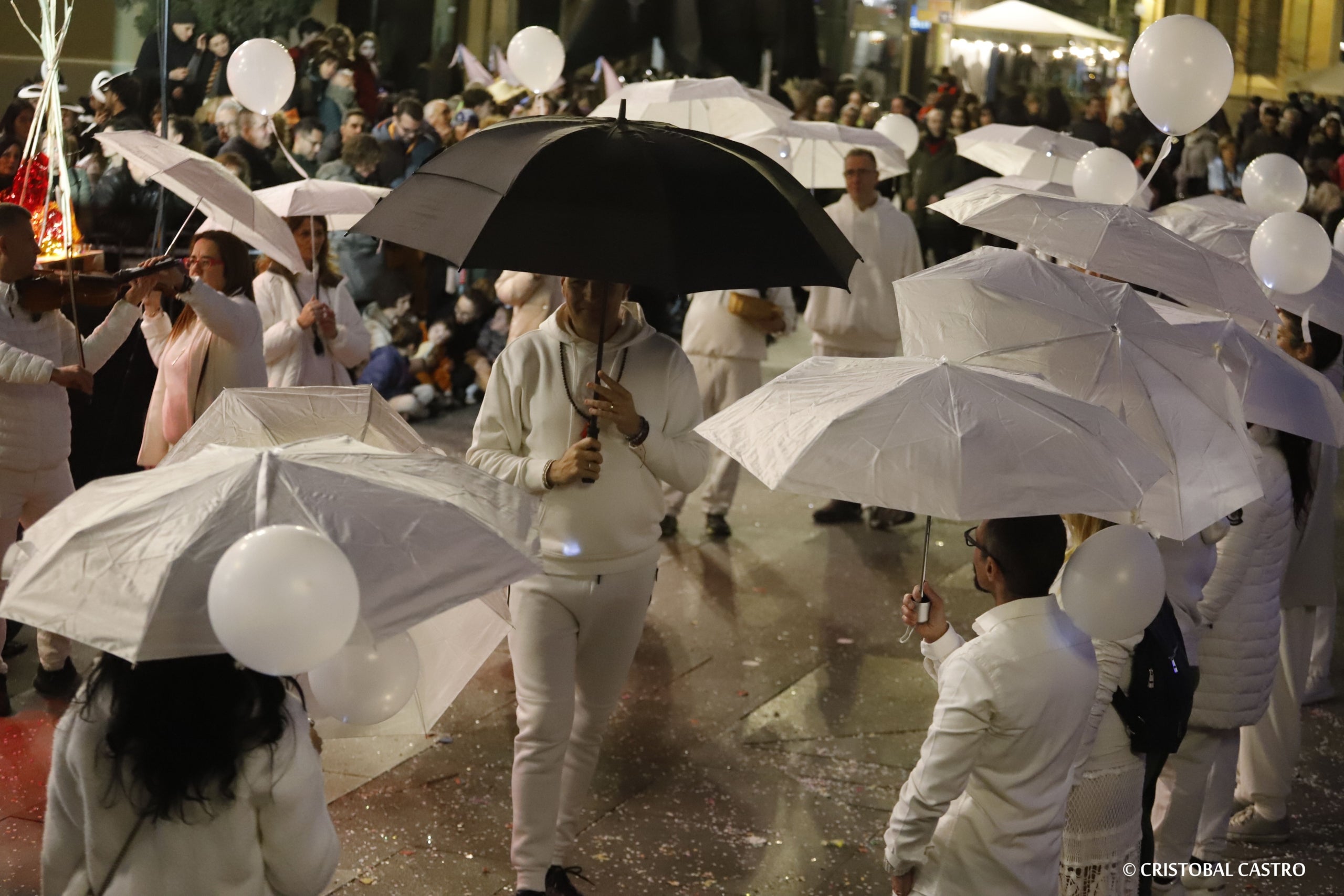 Els carrers de Terrassa tornen a omplir-se de festa amb el primer Carnestoltes celebrat amb normalitat després de dos anys