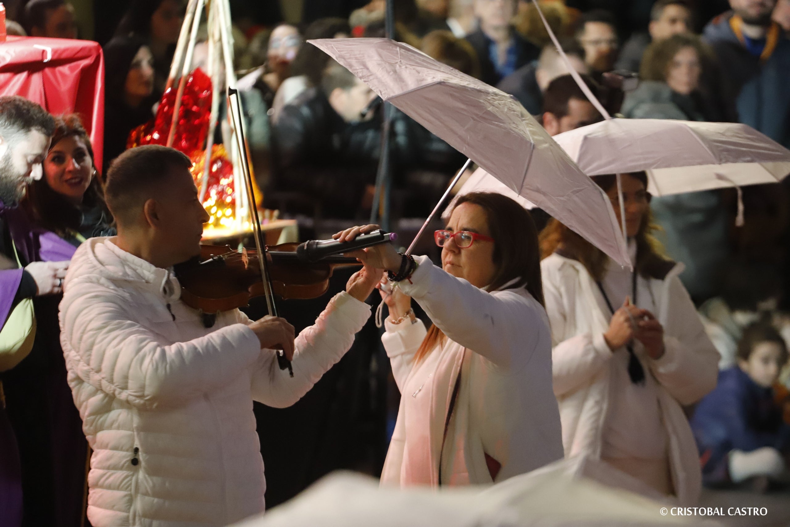 Els carrers de Terrassa tornen a omplir-se de festa amb el primer Carnestoltes celebrat amb normalitat després de dos anys
