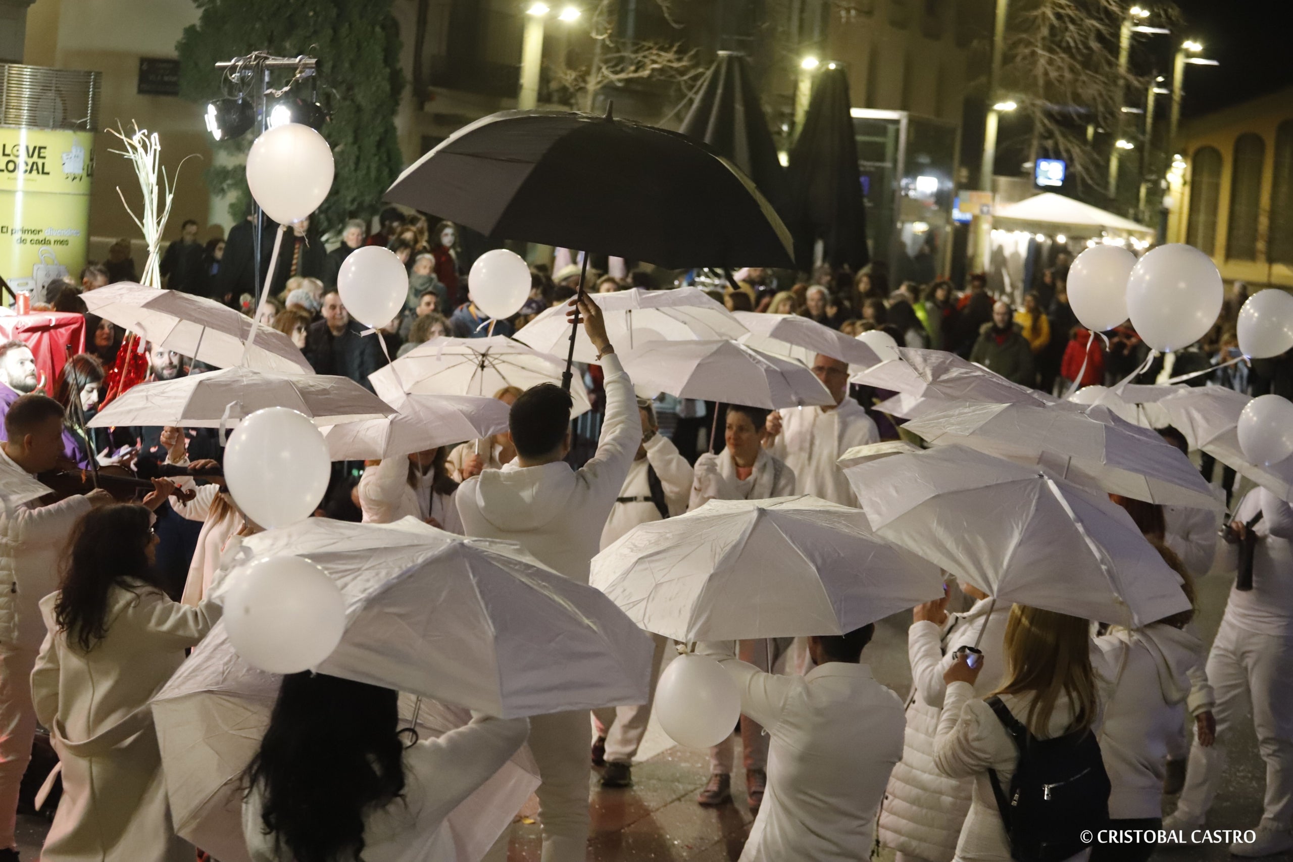 Els carrers de Terrassa tornen a omplir-se de festa amb el primer Carnestoltes celebrat amb normalitat després de dos anys