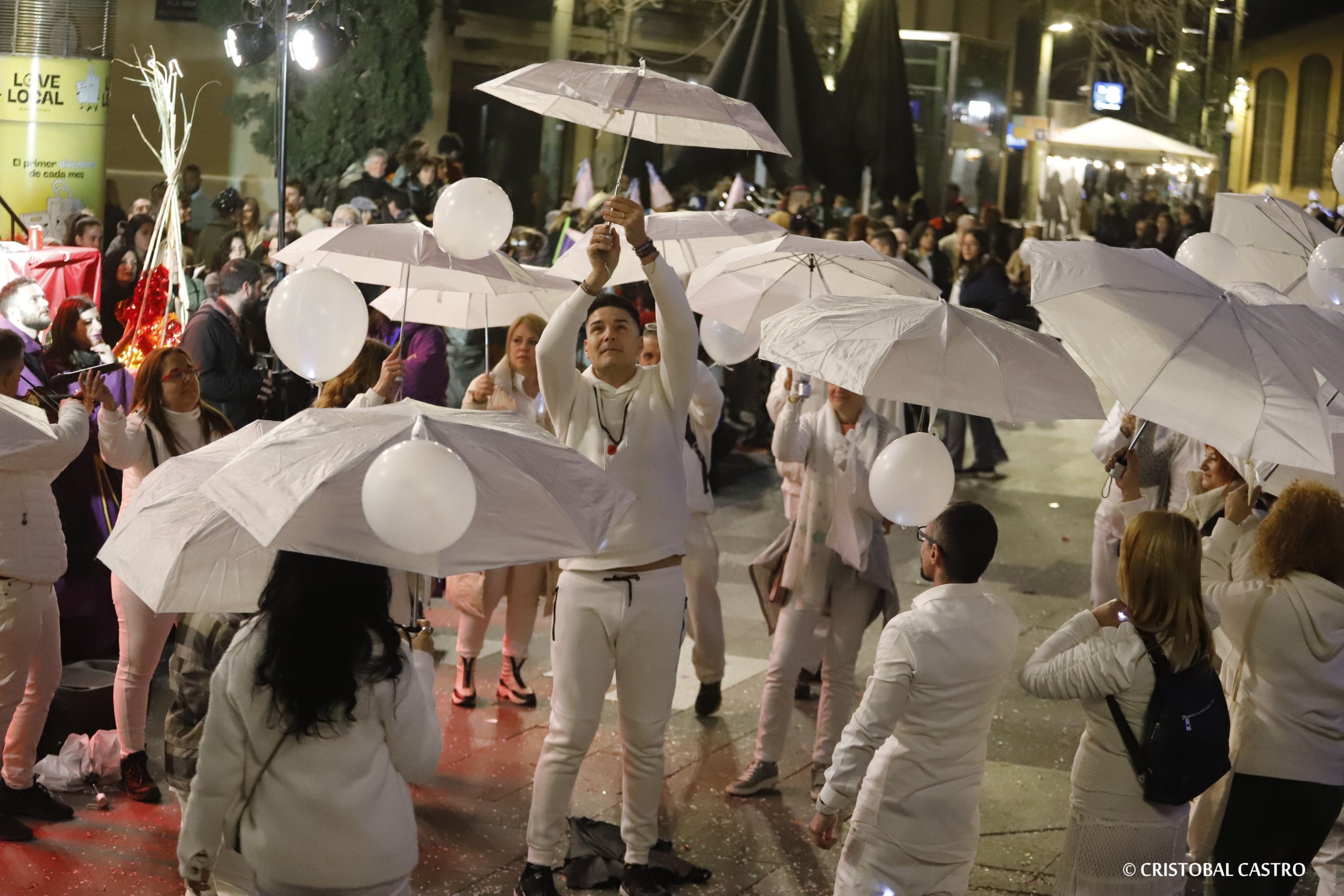 Els carrers de Terrassa tornen a omplir-se de festa amb el primer Carnestoltes celebrat amb normalitat després de dos anys