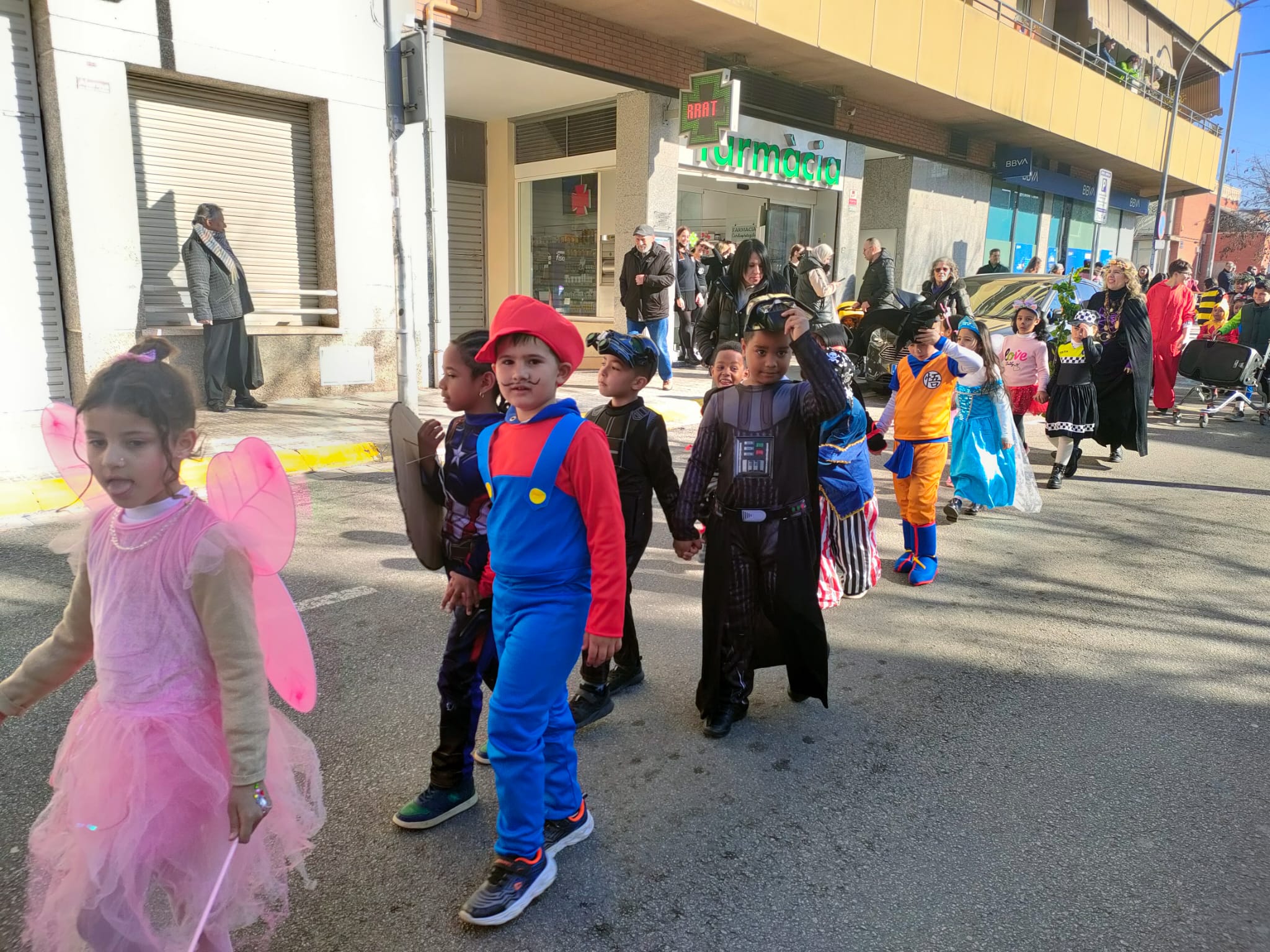 Rua de Carnestoltes de l'Escola Joan Marqués i Casals i Institut Jaume Cabré 2023