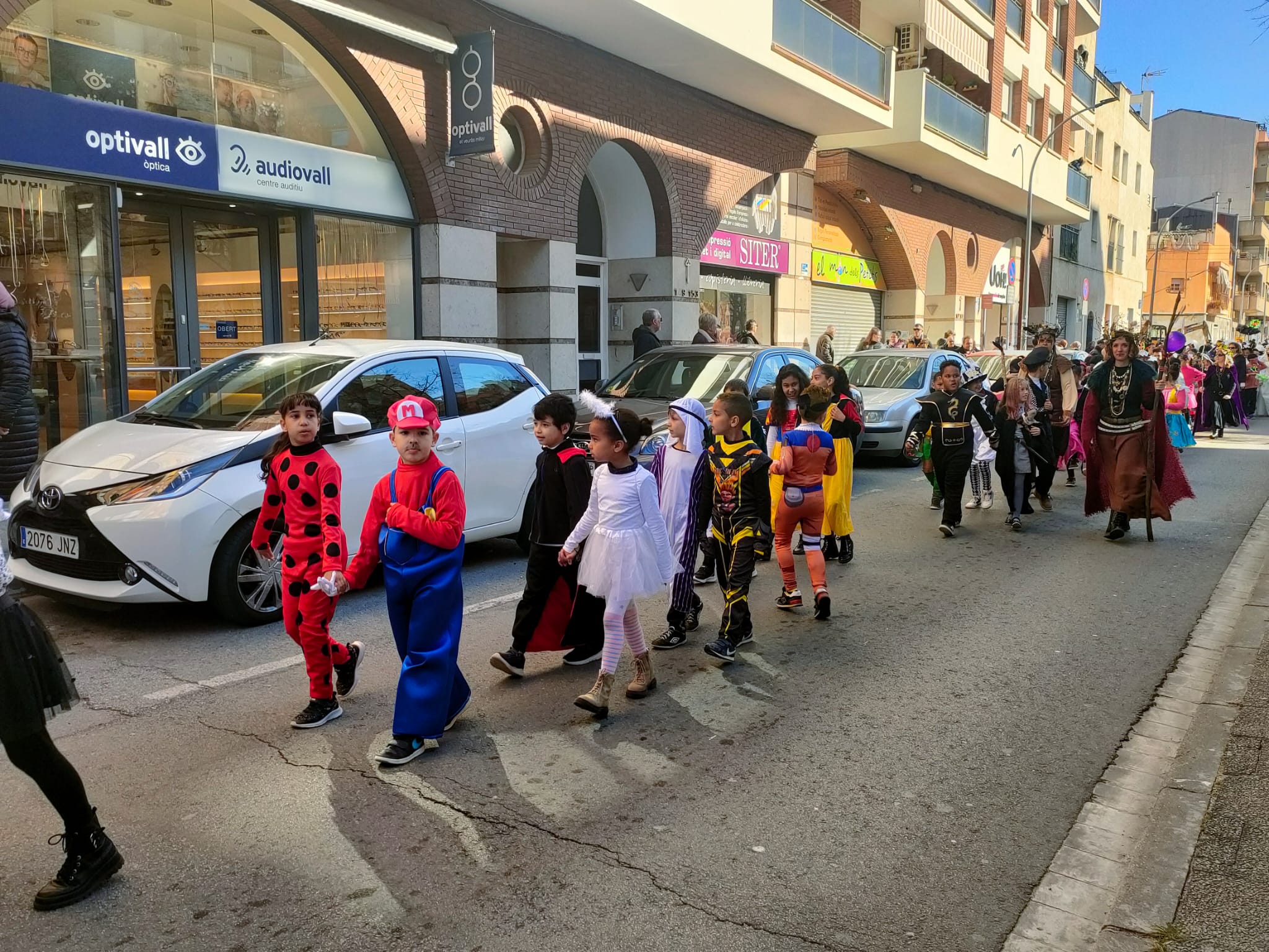 Rua de Carnestoltes de l'Escola Joan Marqués i Casals i Institut Jaume Cabré 2023