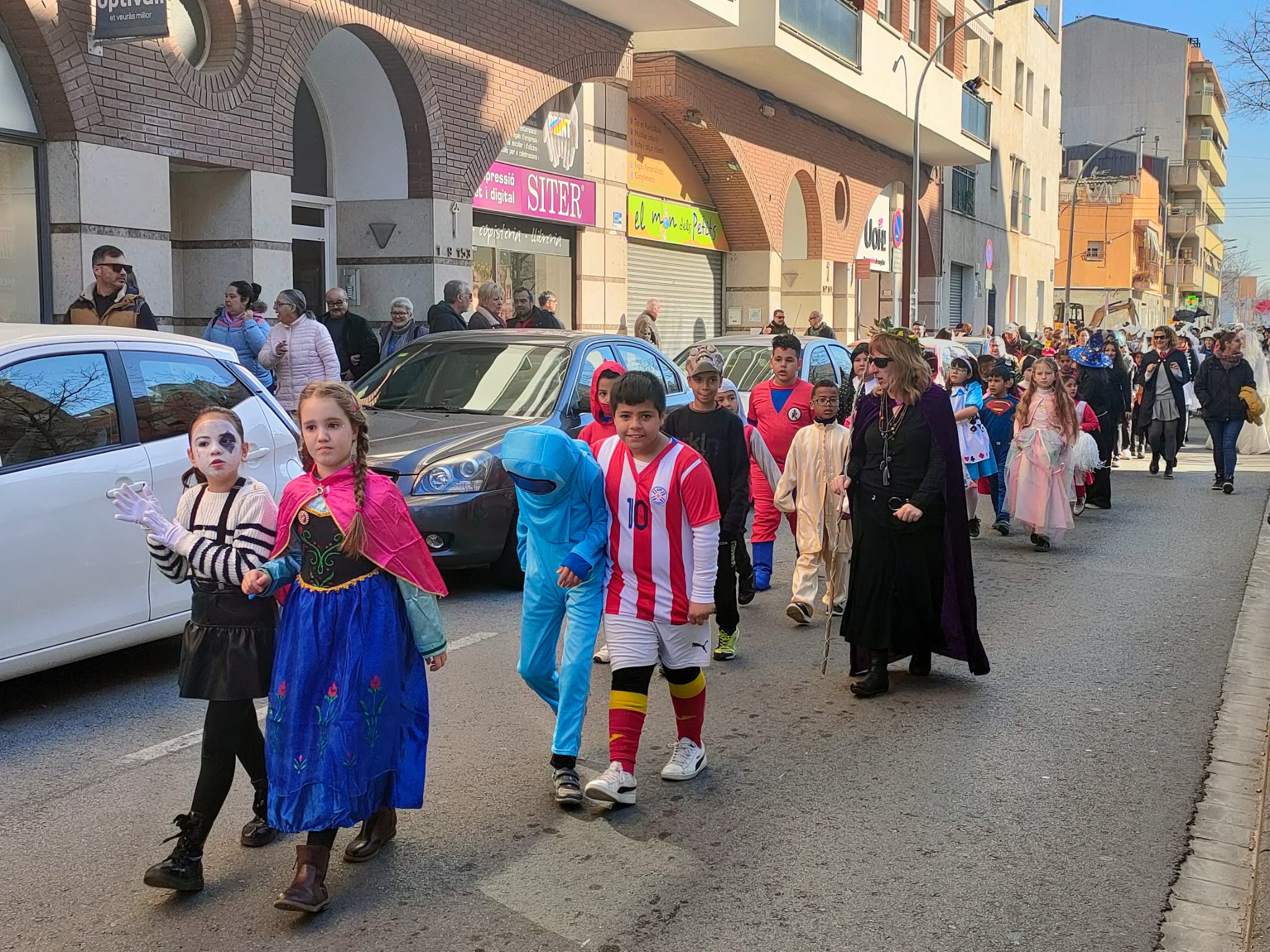 Rua de Carnestoltes de l'Escola Joan Marqués i Casals i Institut Jaume Cabré 2023
