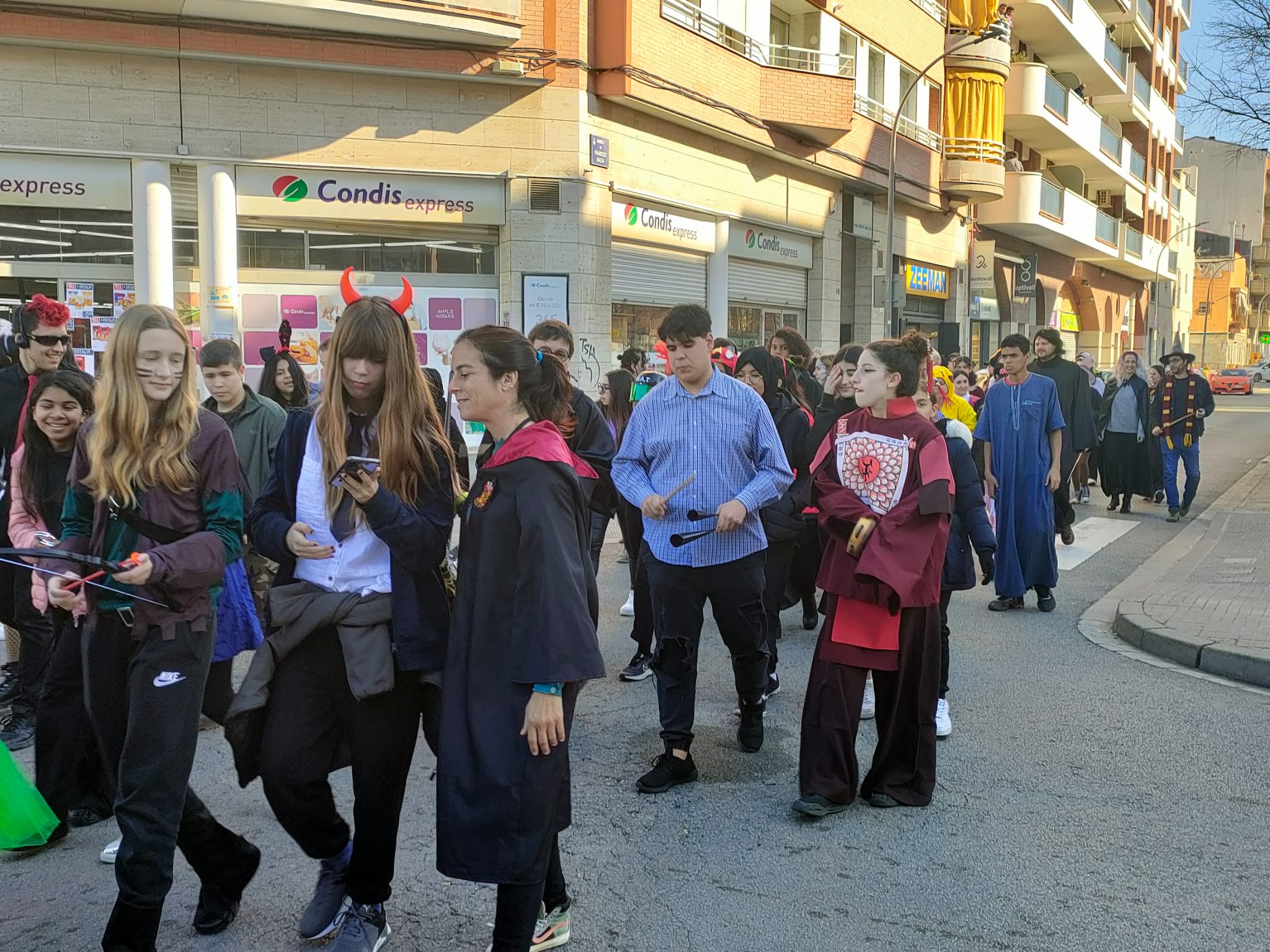 Rua de Carnestoltes de l'Escola Joan Marqués i Casals i Institut Jaume Cabré 2023