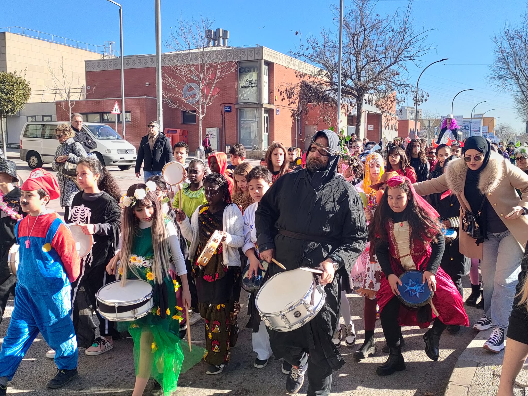 Rua de Carnestoltes de l'Escola Joan Marqués i Casals i Institut Jaume Cabré 2023