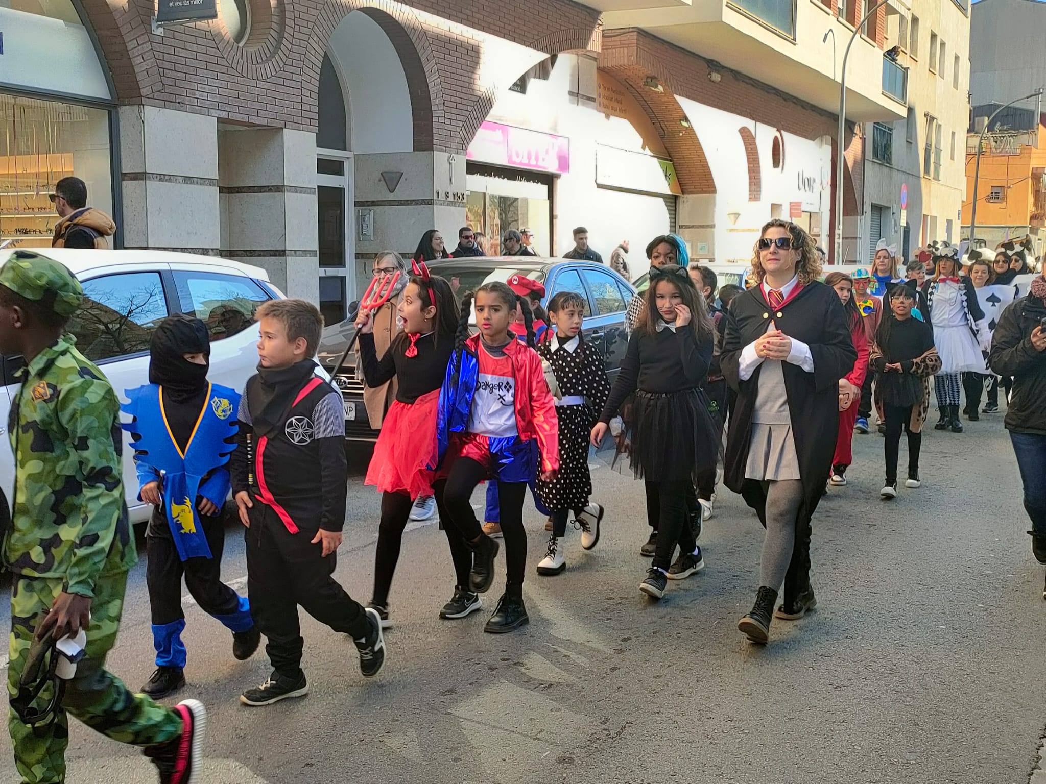Rua de Carnestoltes de l'Escola Joan Marqués i Casals i Institut Jaume Cabré 2023