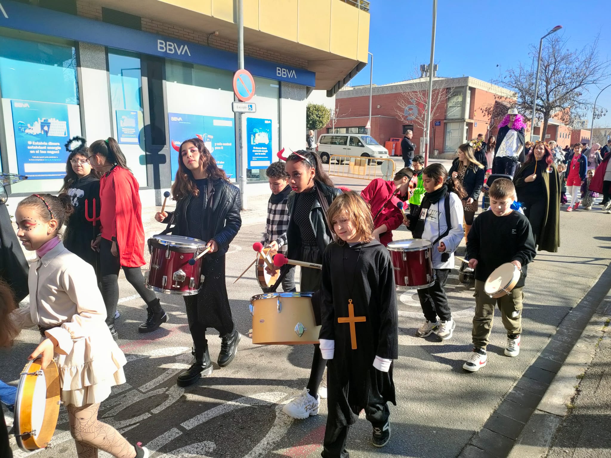 Rua de Carnestoltes de l'Escola Joan Marqués i Casals i Institut Jaume Cabré 2023