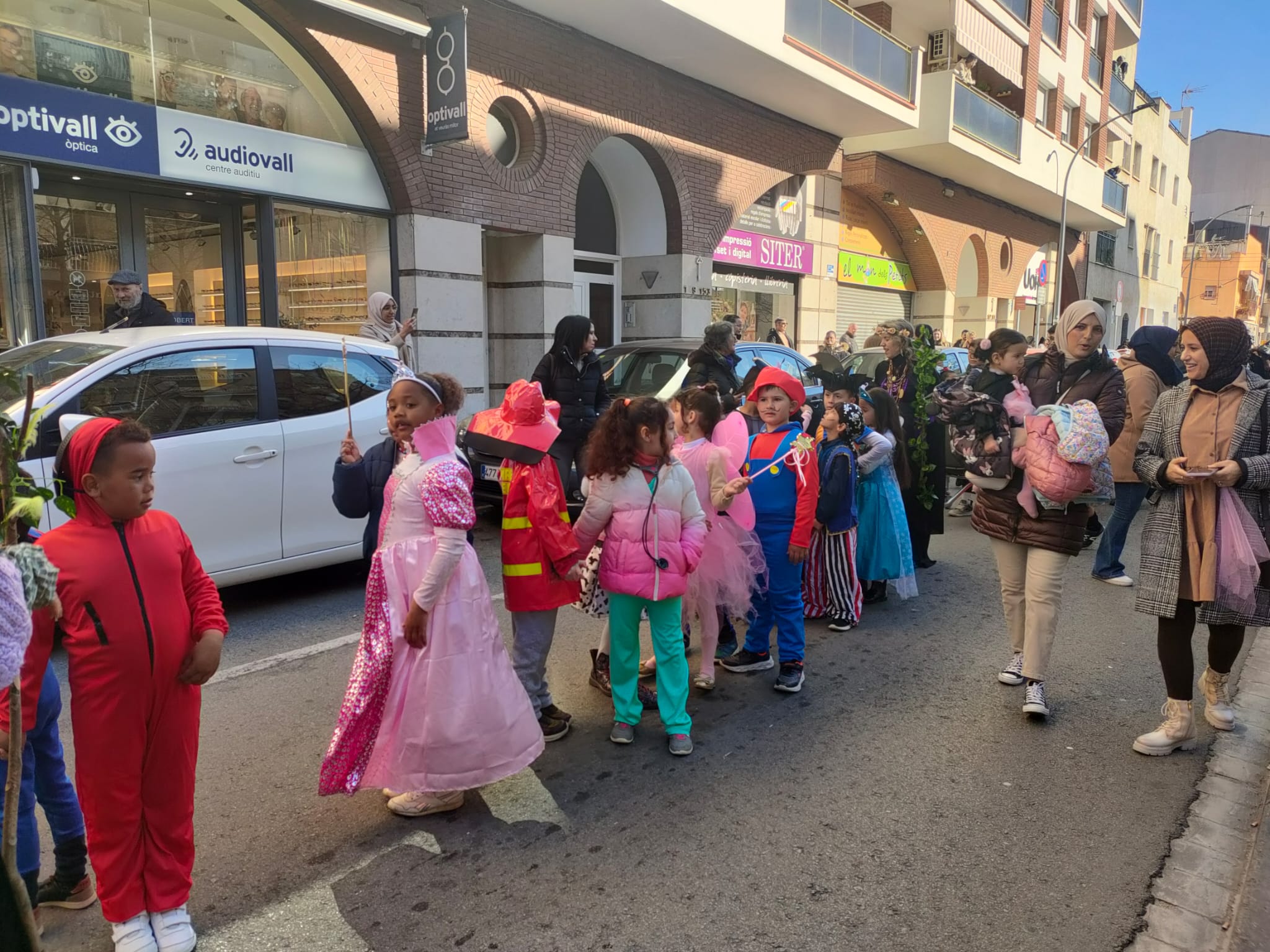 Rua de Carnestoltes de l'Escola Joan Marqués i Casals i Institut Jaume Cabré 2023