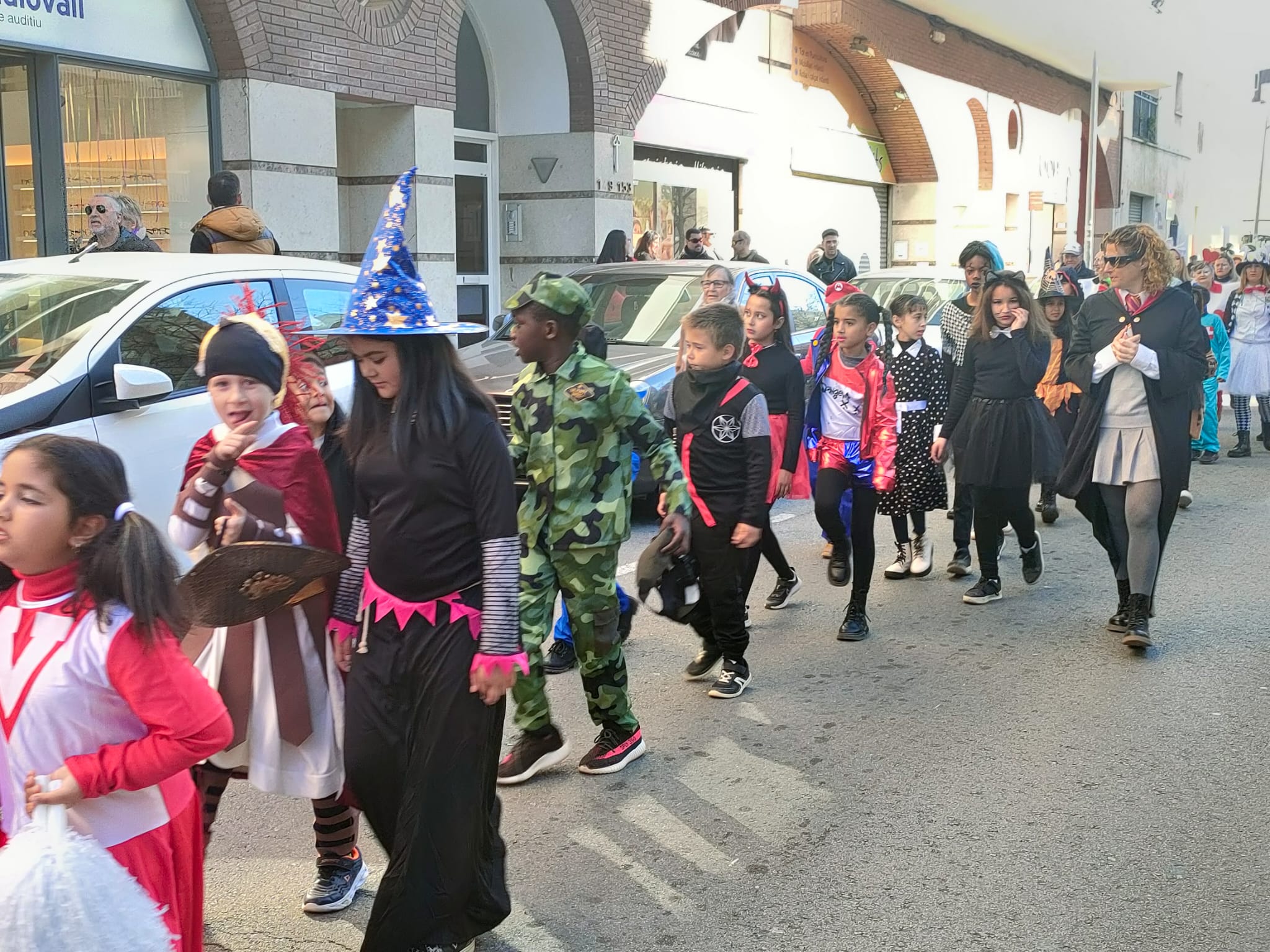 Rua de Carnestoltes de l'Escola Joan Marqués i Casals i Institut Jaume Cabré 2023