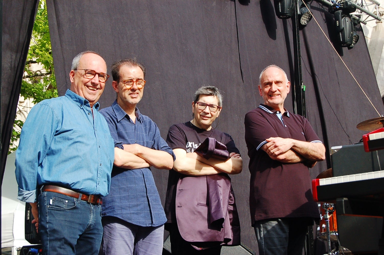 Diversos grups de música han omplert la Plaça Vella de nostàlgics de la moguda rock de la dècada dels 80. També s'ha inaugurat una placa en homenatge als grups de rock, metal i punk que voltaven pel Mesón de los Arcos.