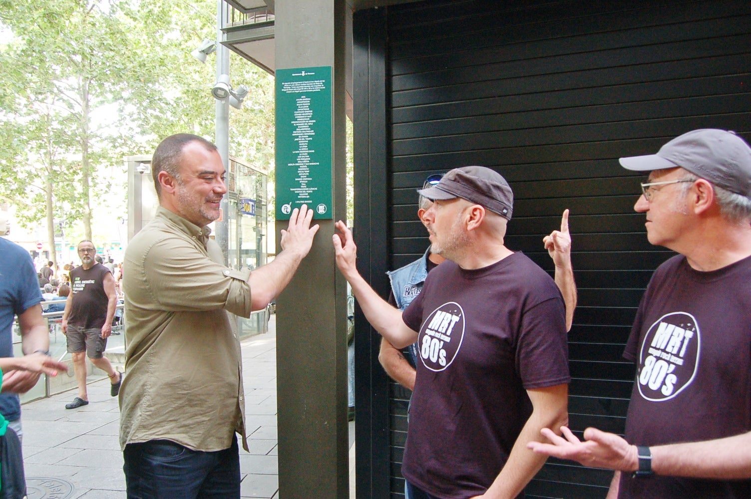 Diversos grups de música han omplert la Plaça Vella de nostàlgics de la moguda rock de la dècada dels 80. També s'ha inaugurat una placa en homenatge als grups de rock, metal i punk que voltaven pel Mesón de los Arcos.