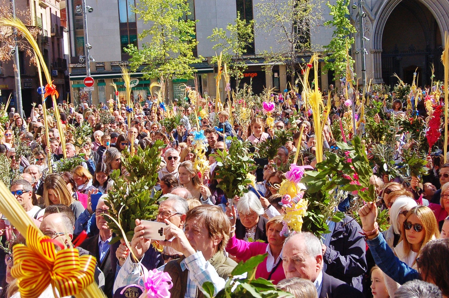 Benedicció de la palma el diumenge de rams a la plaça Vella de Terrassa | Ramón Navarro