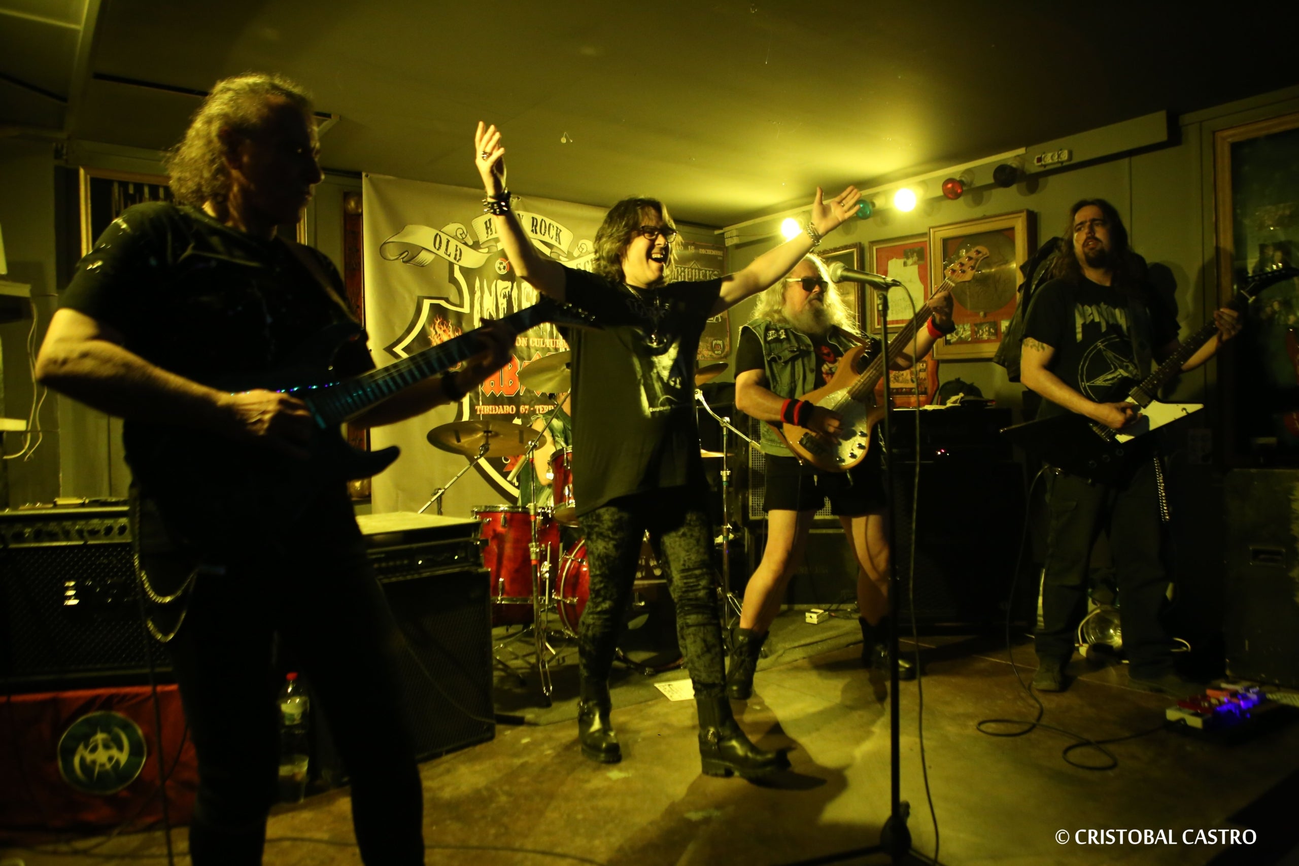 La banda de heavy metal EVO toca a la sala Infierno AB/CD de Terrassa
