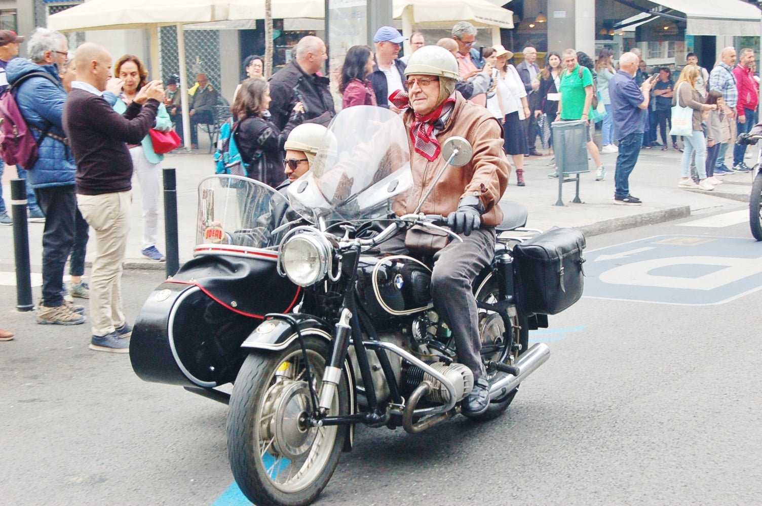 FOTOGALERIA Motos i cotxes clàssics per la Fira Modernista de Terrassa
