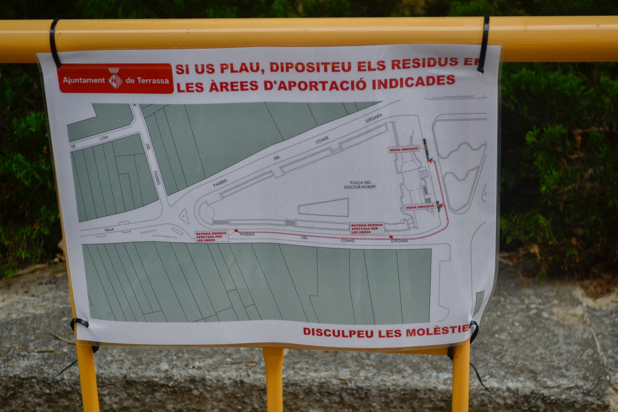 Les obres al tram del carrer Font Vella entre el carrer del Passeig i el carrer de Sant Pau ja han acabat. Des d'aquesta setmana ja es pot passejar per aquest nou vial de plataforma única que dona preferència als vianants i per on només hi podran circular els vehicles autoritzats. Segons exposa el Consistori, queden pendent els treballs de plantació per donar més verd al carrer. Les obres al passeig Comte d'Ègara continuen, també per transformar el vial en una plataforma única.