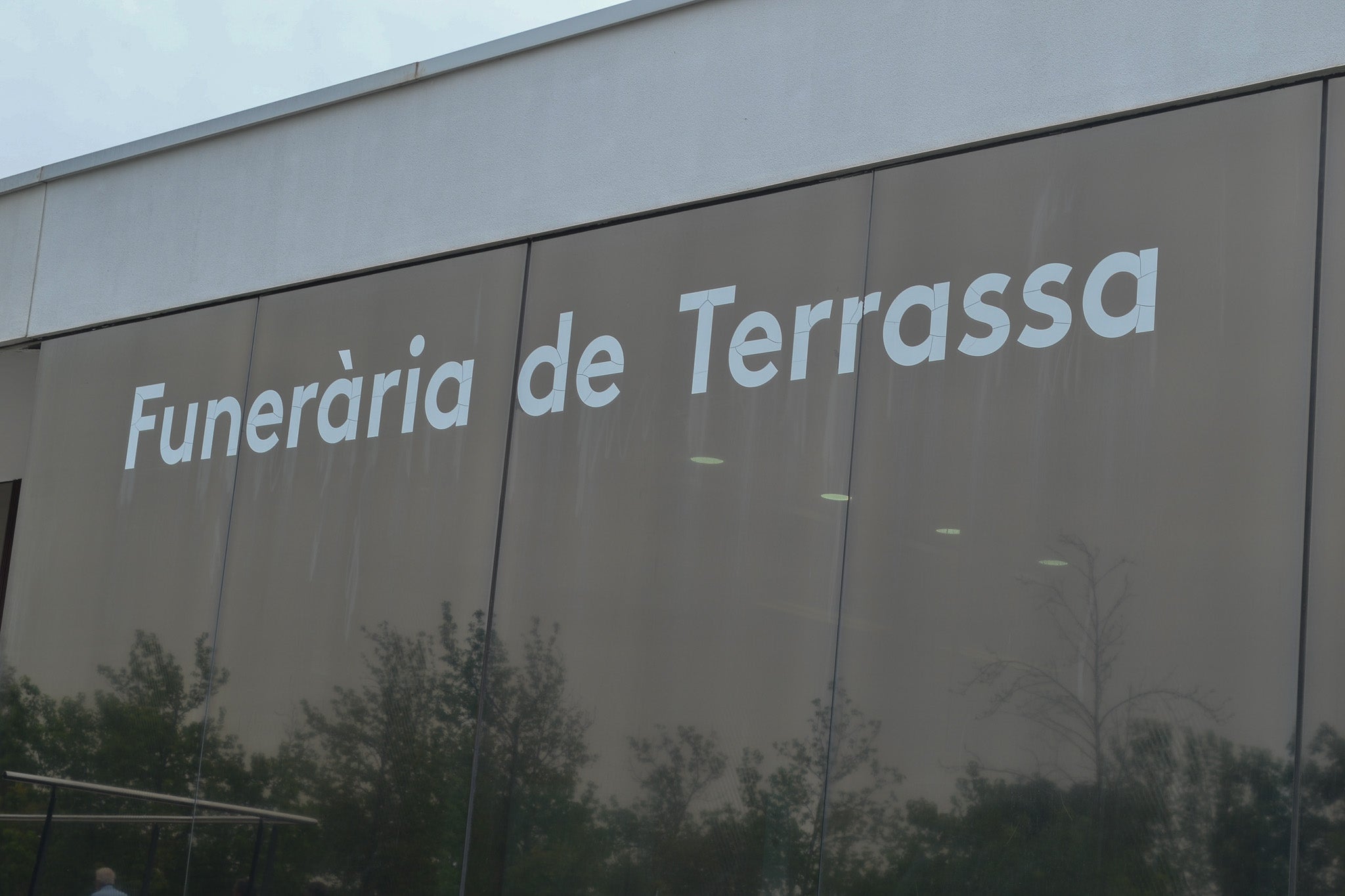 Funerària de Terrassa i detalls del cementiri de Terrassa | Júlia Martínez