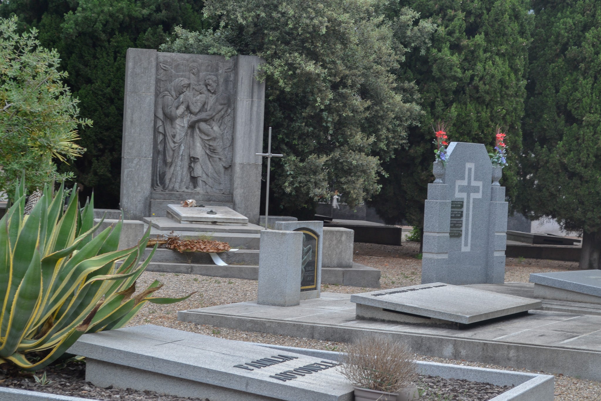 Funerària de Terrassa i detalls del cementiri de Terrassa | Júlia Martínez