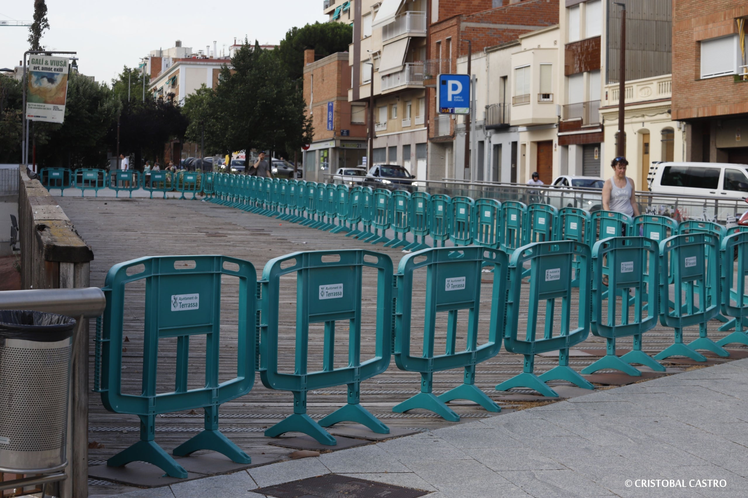 Deteriorament del terra de fusta al carrer de Salmerón de Terrassa | Cristóbal Castro