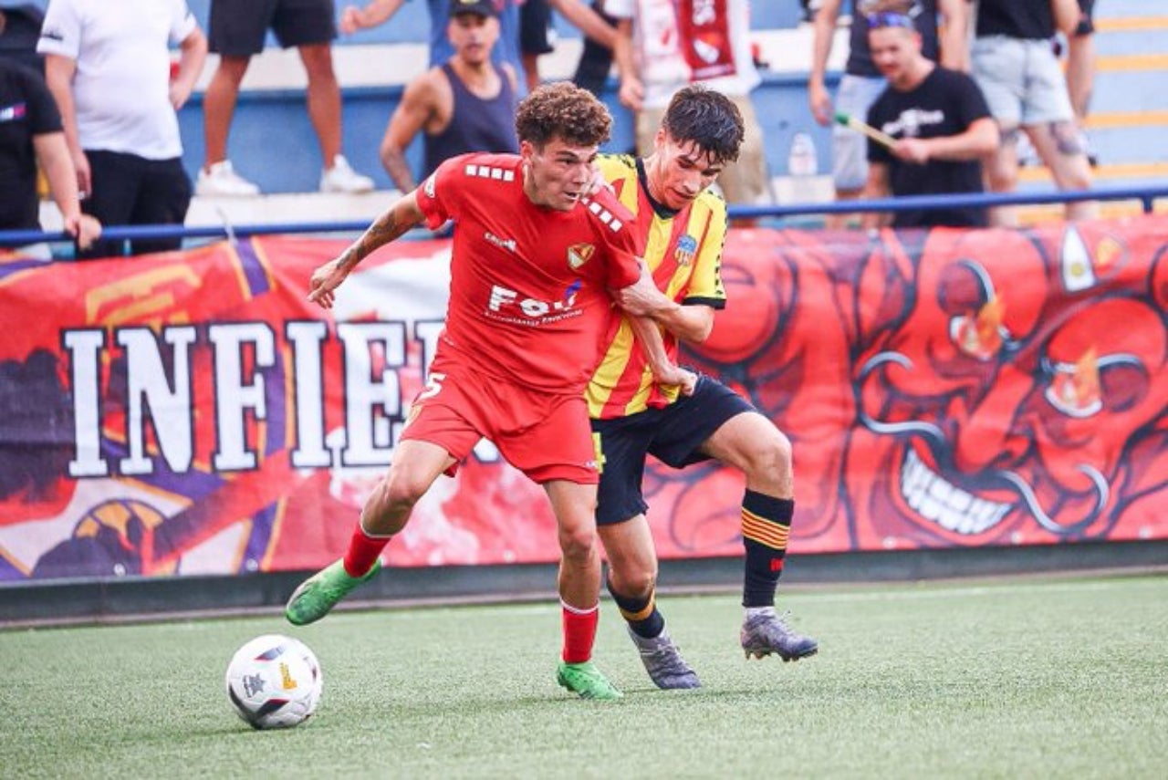 Jugada del partit entre el Terrassa FC i el UE Sant Andreu | Torneig Històrics