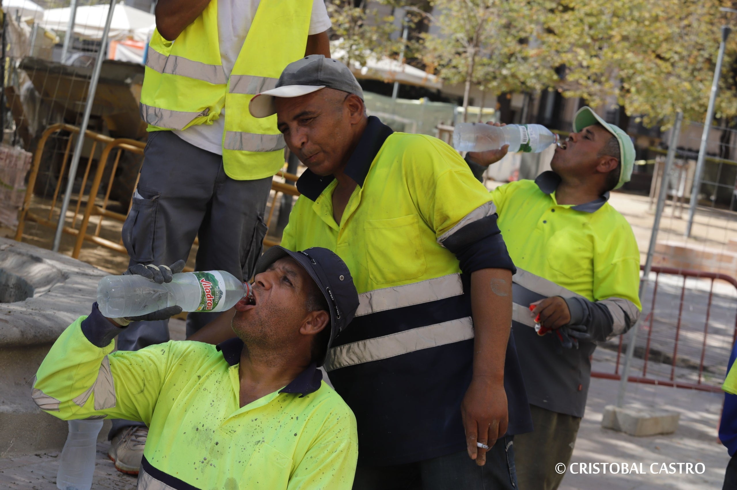 La ciutat ha arribat a registrar una temperatura màxima de 37 graus durant aquest matí de dilluns. La temperatura mínima, registrada a la matinada, ha estat d'entre 25 i 26 graus, convertint-se així en la primera nit tòrrida de l'estiu. Davant d’aquestes altes temperatures, s'ha activat en alerta el Pla d’Emergència Municipal per risc de calor intensa, calor nocturna intensa i per perill molt alt o extrem d’incendi forestal.