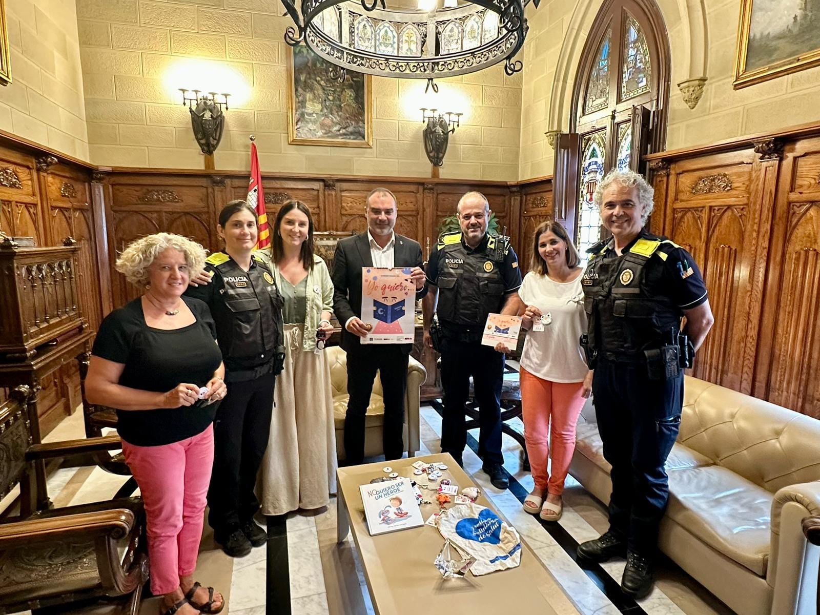 Presentació de la jornada solidària Posa't al seu cap, i de la nova campanya de la Policia Municipal de Terrassa pel càncer infantil | Aj. Terrassa