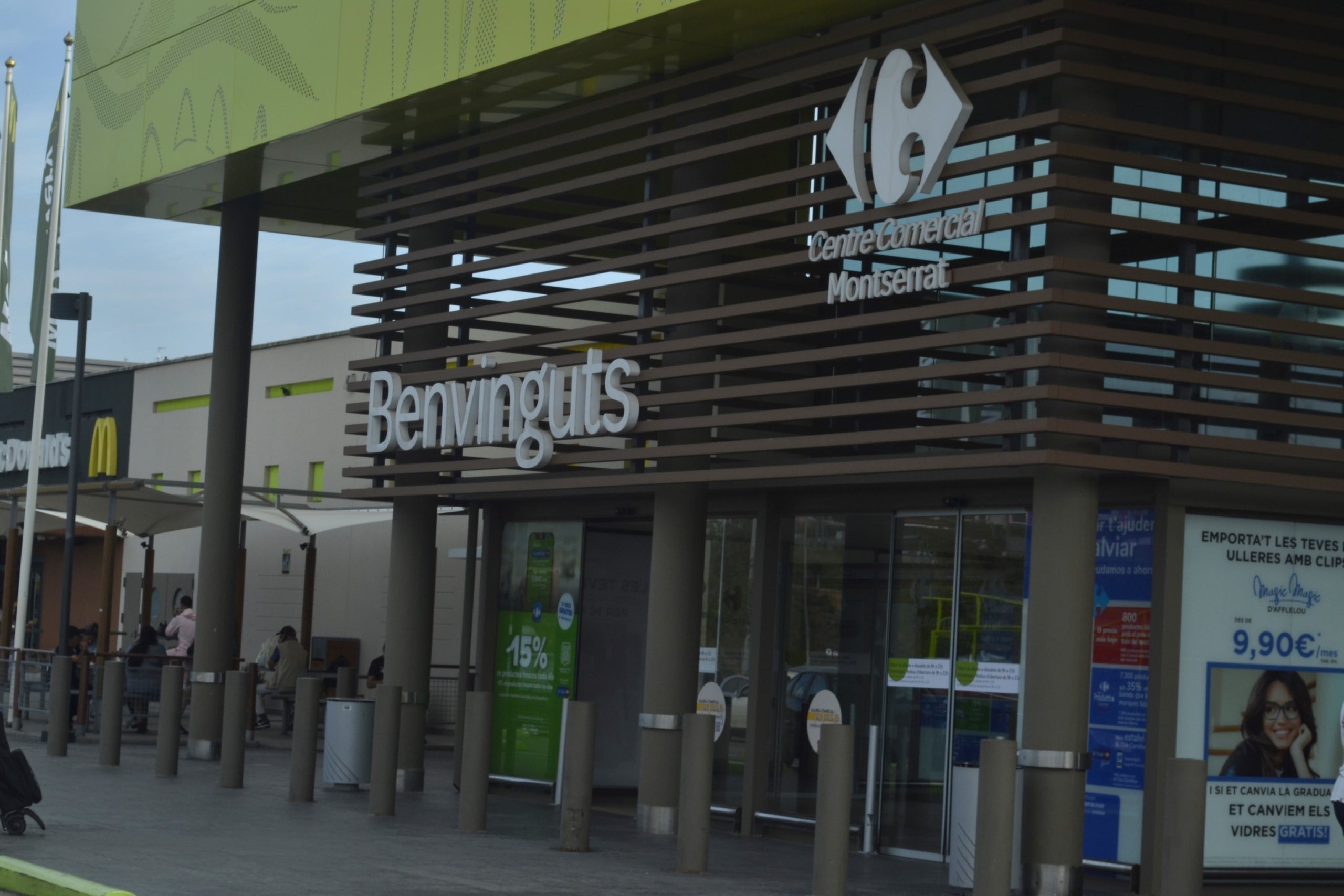 Carrefour a tocar del Centre comercial Terrassa Plaça | Júlia Martínez