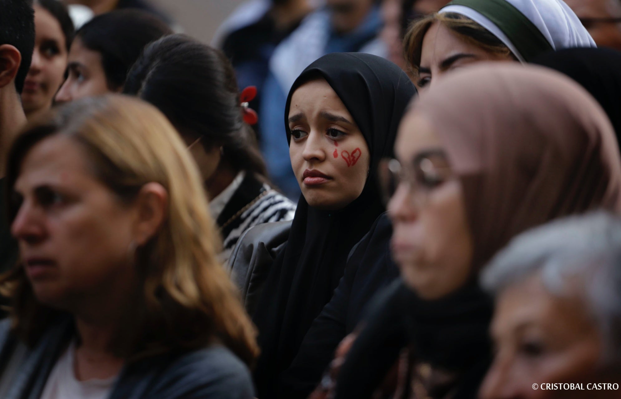 Una nova concentració al Raval de Montserrat de Terrassa ahir diumenge a la tarda en suport a Palestina va exigir a l'Ajuntament que prengui mesures i 'deixi de banda la inacció'. La manifestació, convocada per Terrassa amb Palestina, va reunir unes 400 persones, segons dades de l'entitat.
