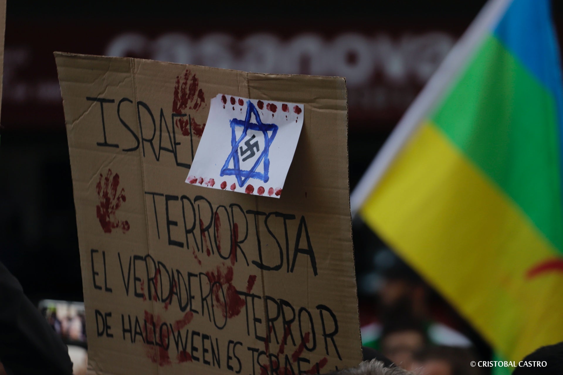 Una nova concentració al Raval de Montserrat de Terrassa ahir diumenge a la tarda en suport a Palestina va exigir a l'Ajuntament que prengui mesures i 'deixi de banda la inacció'. La manifestació, convocada per Terrassa amb Palestina, va reunir unes 400 persones, segons dades de l'entitat.