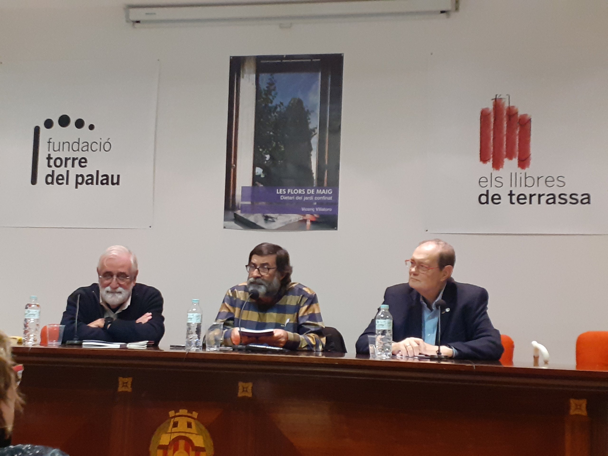 Vicenç Villatoro, Màrius Massallé i Xavier Sierra, en l'acte de presentació de Les flors de maig | Josep Ballbè