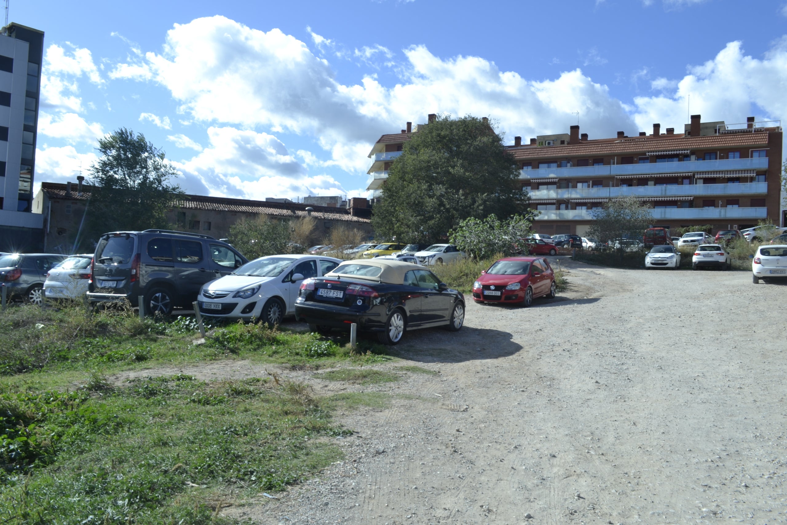 Solar al carrer Pau Marsal amb Països Catalans, una zona d'aparcament de la UPC que ha d'acollir el futur CUAP de Terrassa | Júlia Martínez