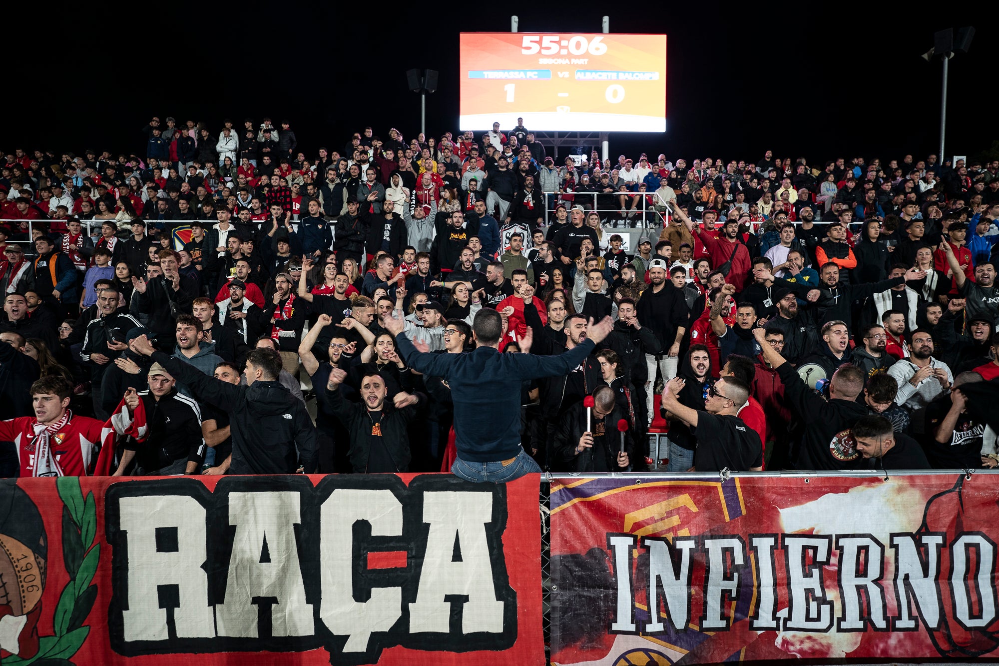 El Terrassa FC elimina a un Segona a la Copa del Rei. L'equip vermell és molt superior a l'Albacete i guanya (1-0) en un Estadi Olímpic amb 6.500 seguidors locals/Mireia Comas