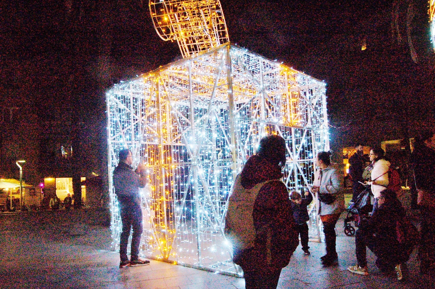 Els elements lluminosos de grans dimensions s'incrementen per Nadal | Rafel Casanova BCF