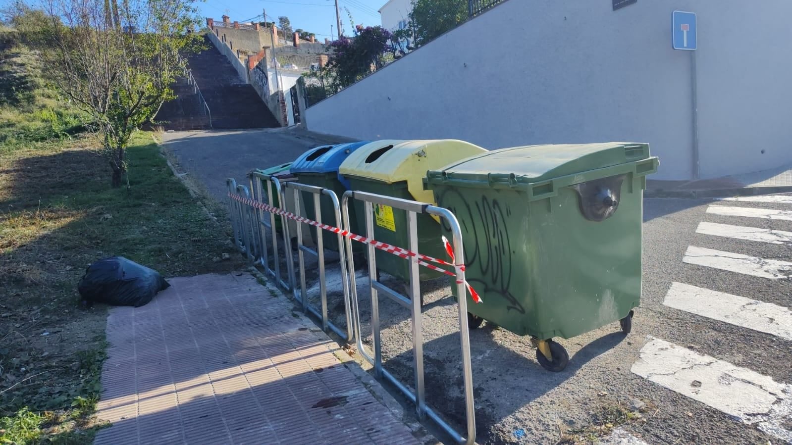 Tanques protectores contra senglars als contenidors | Cedida