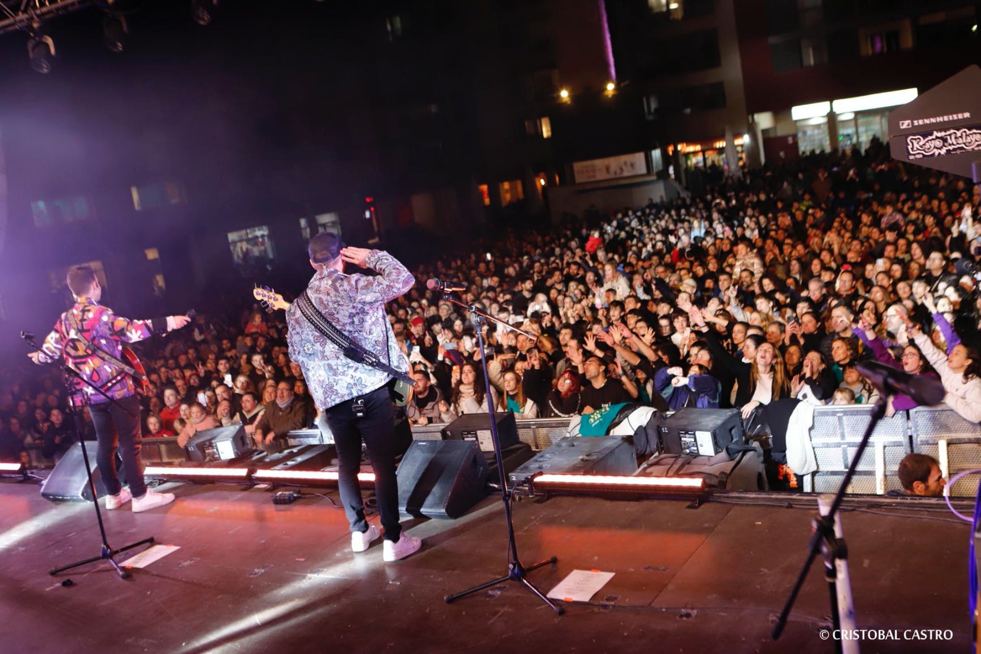 Els terrassencs Doctor Prats s'acomiaden dels escenaris durant una temporada en un concert final que ha omplert la plaça Nova de Terrassa