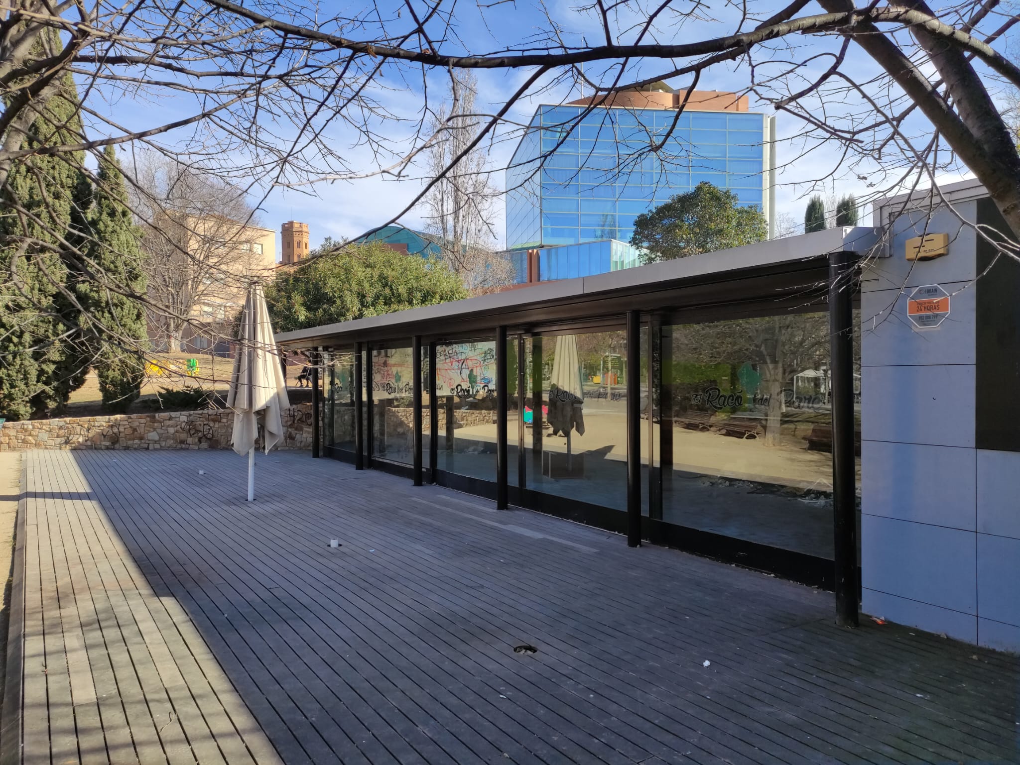 Local ubicat al Parc dels Catalans de Terrassa, en una imatge presa aquest estiu passat | Anna Solernou