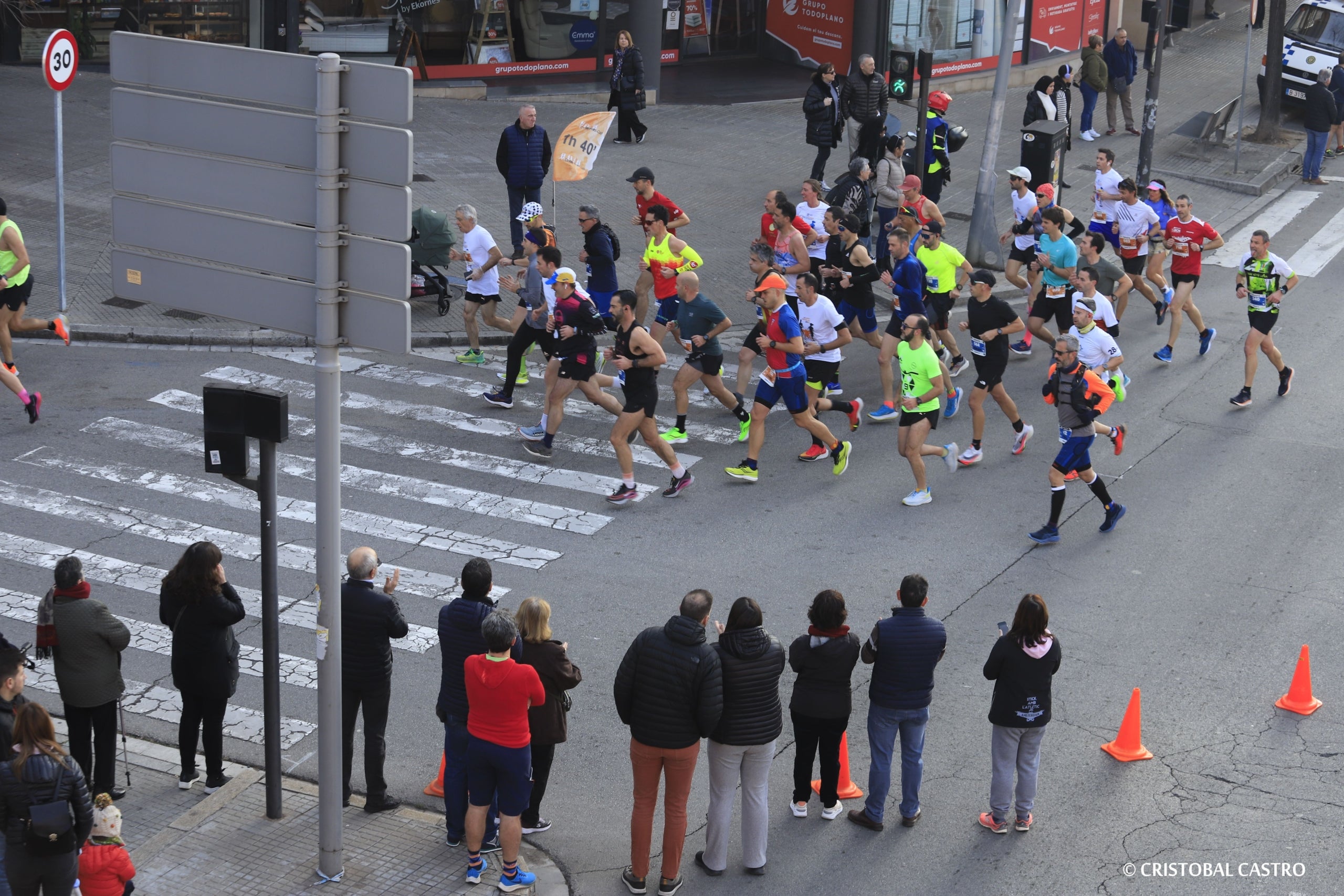 Sense sorpreses en la Mitja Marató de Terrassa 2024. La victòria se l’han endut dos dels corredores africans que amb més bones sensacions arribaven. Mike Kiptum Boit i Nancy Chepleting han estat els guanyadors de la 24a edició d’una cursa que ha comptat amb prop de 2.600 participants (si sumem també els de la 18a edició de la Cursa Santi Centelles), procedents d’una catorzena de països diferents. Tant en categoria masculina com en la femenina s'ha batut la marca registrada, establint un nou rècord.