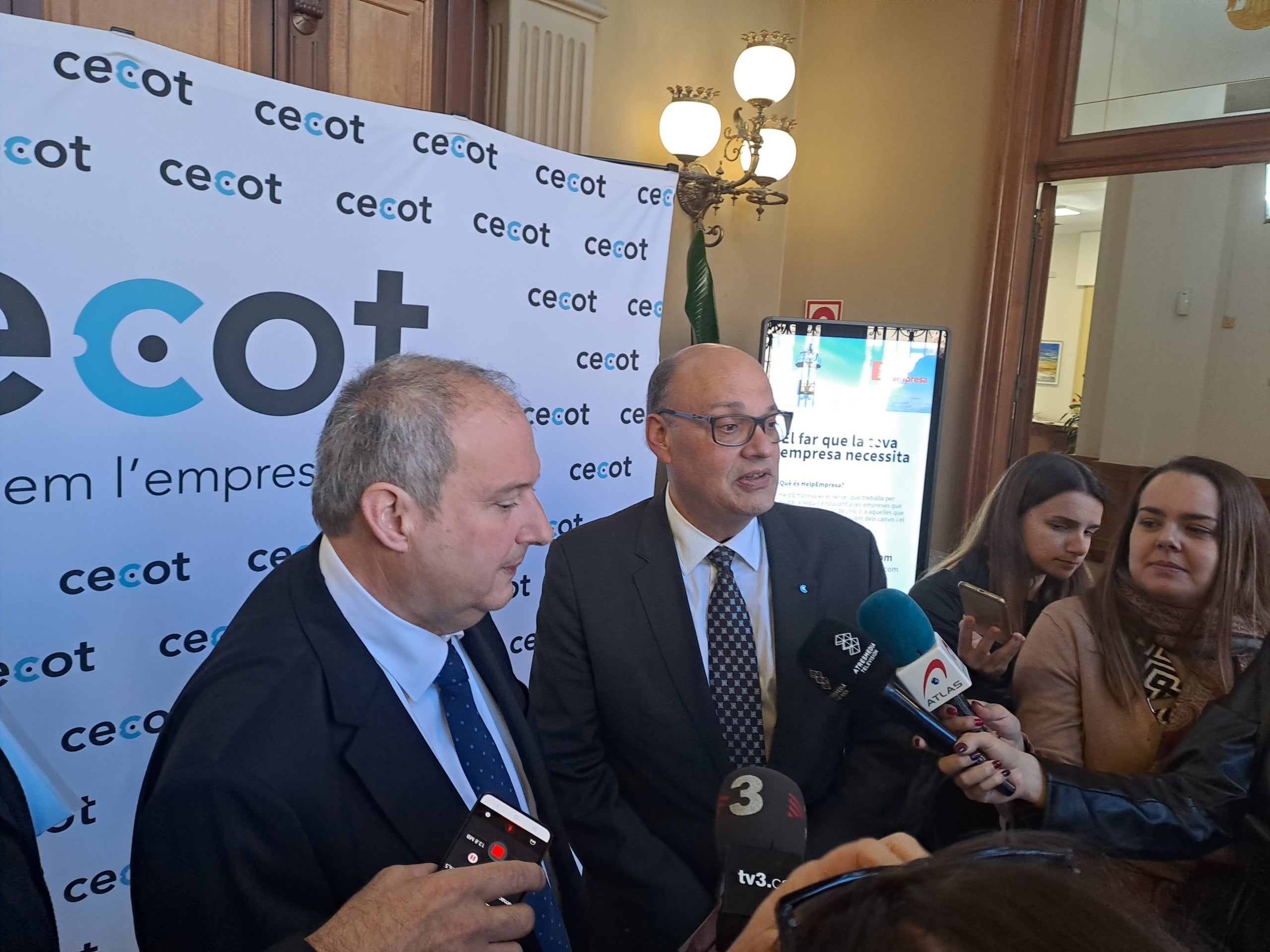 Trobada institucional entre el ministre d’Indústria i Turisme, Jordi Hereu, i el president de la Cecot, Xavier Panés