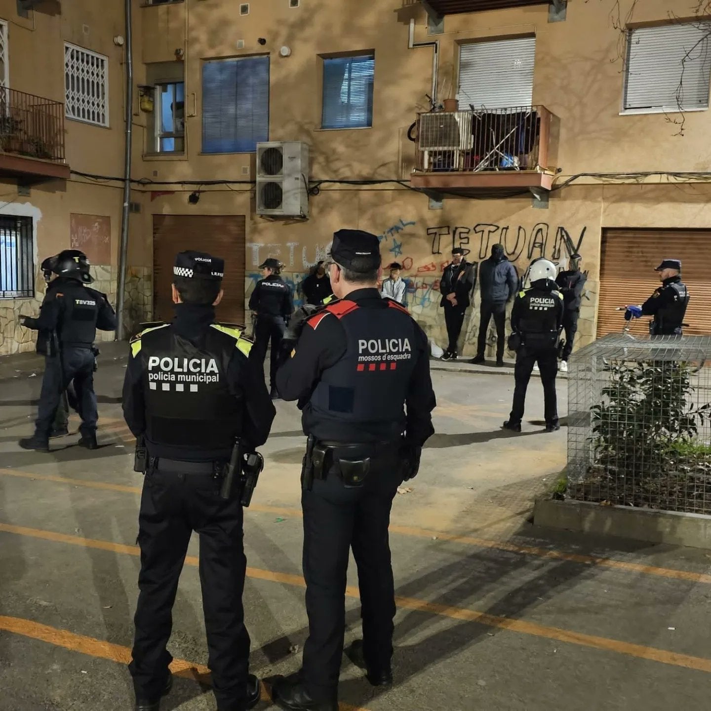 Operatiu policial de Policia Municipal, Mossos d'Esquadra, Policia Nacional i Inspecció de Treball en locals de Ca n'Anglada de Terrassa | Policia Municipal de Terrassa