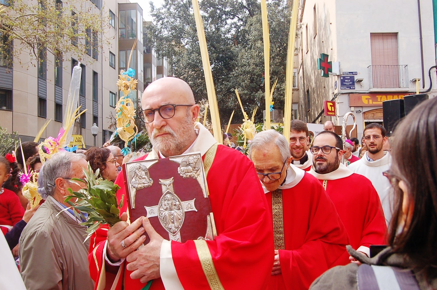 Diumenge de Rams a la plaça Vella de Terrassa. L’Església commemora l’entrada de Jesús a Jerusalem, segons es relata en els evangelis, essent aclamat pel poble que l’acompanya amb les típiques palmes i branques d’olivera.