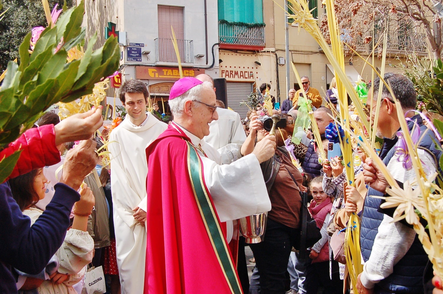 Diumenge de Rams a la plaça Vella de Terrassa. L’Església commemora l’entrada de Jesús a Jerusalem, segons es relata en els evangelis, essent aclamat pel poble que l’acompanya amb les típiques palmes i branques d’olivera.