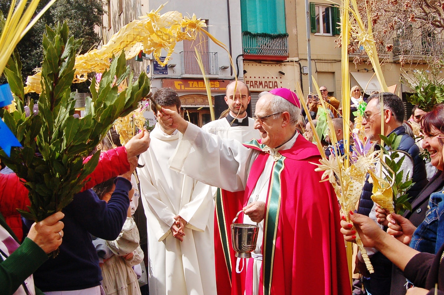 Diumenge de Rams a la plaça Vella de Terrassa. L’Església commemora l’entrada de Jesús a Jerusalem, segons es relata en els evangelis, essent aclamat pel poble que l’acompanya amb les típiques palmes i branques d’olivera.