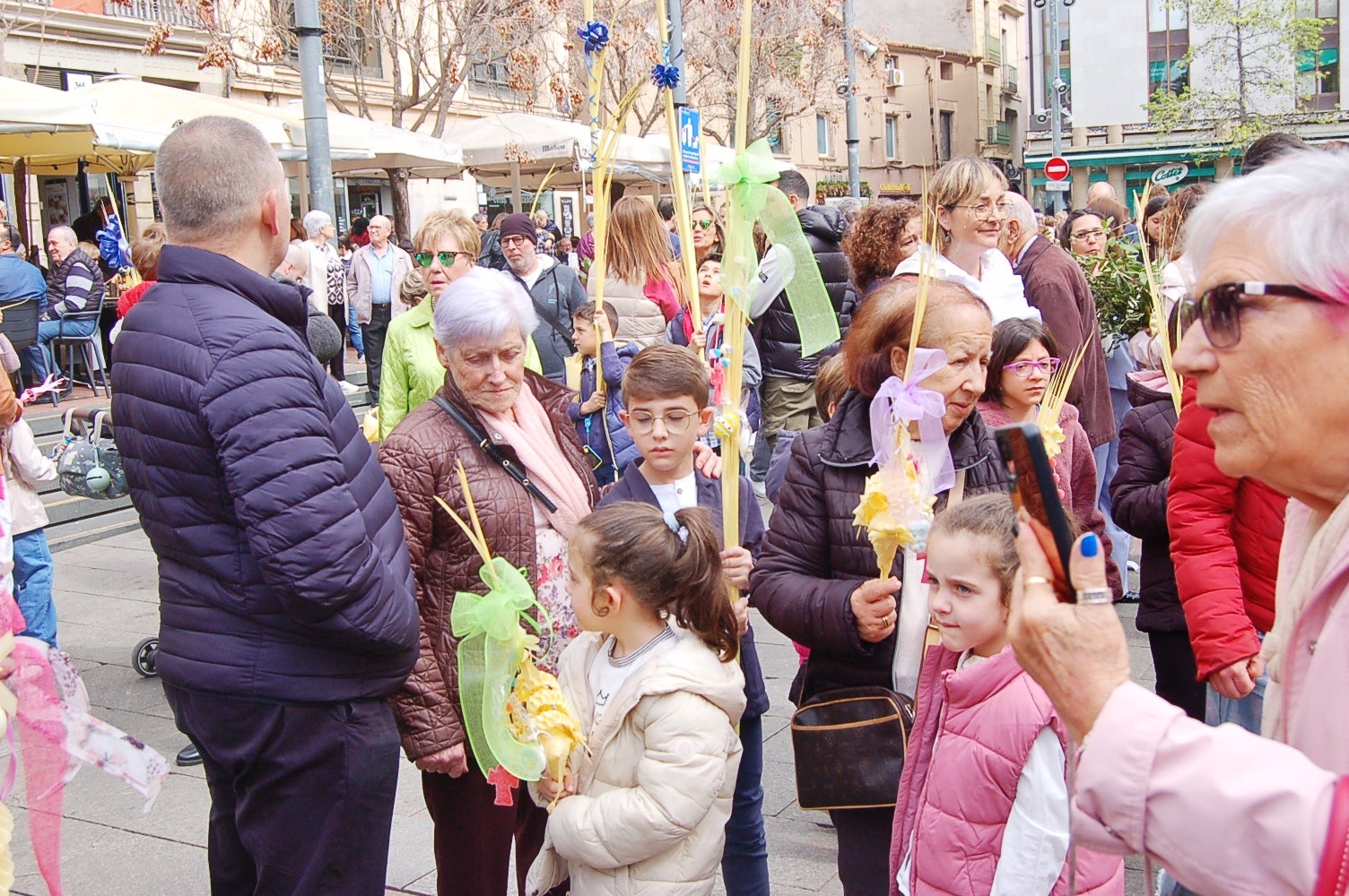 Diumenge de Rams a la plaça Vella de Terrassa. L’Església commemora l’entrada de Jesús a Jerusalem, segons es relata en els evangelis, essent aclamat pel poble que l’acompanya amb les típiques palmes i branques d’olivera.