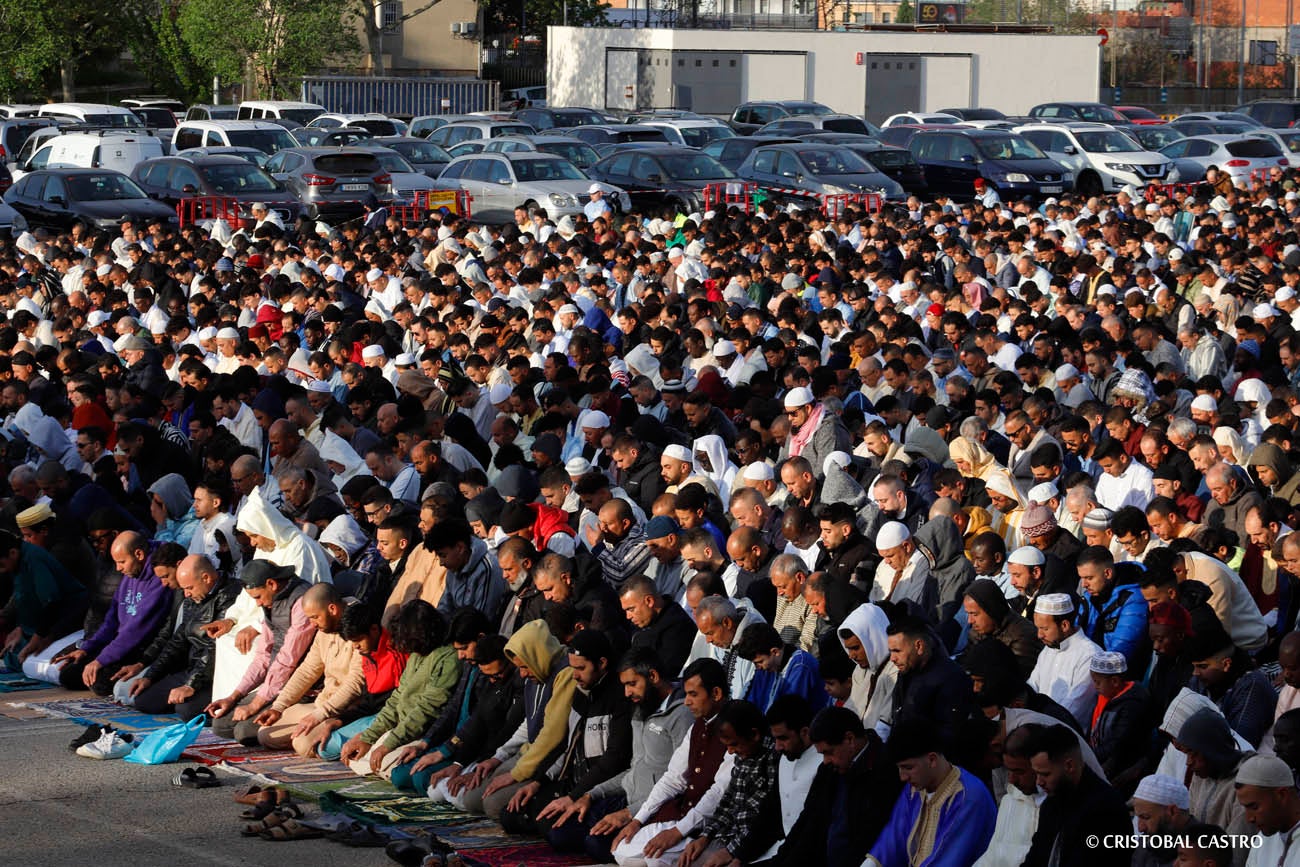 El Ramadà a Terrassa. Milers de musulmans celebren el mes de dejuni dels fidels de l’Islam | Cristóbal Castro