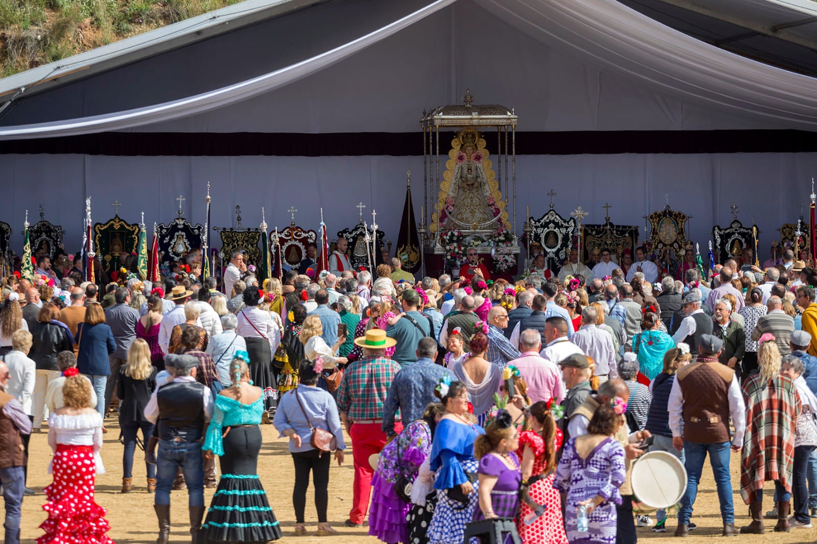 Can Petit de Terrassa ha acogido este fin de semana la Romería del Rocío, un encuentro y manifestación religiosa andaluza en honor de la Virgen del Rocío, con la participación de las dos hermandades terrassenses: Hermandad Rociera Andaluza Santa Maria de las Arenas Voces del Camino y Nuestra Señora del Rocío | Cedida