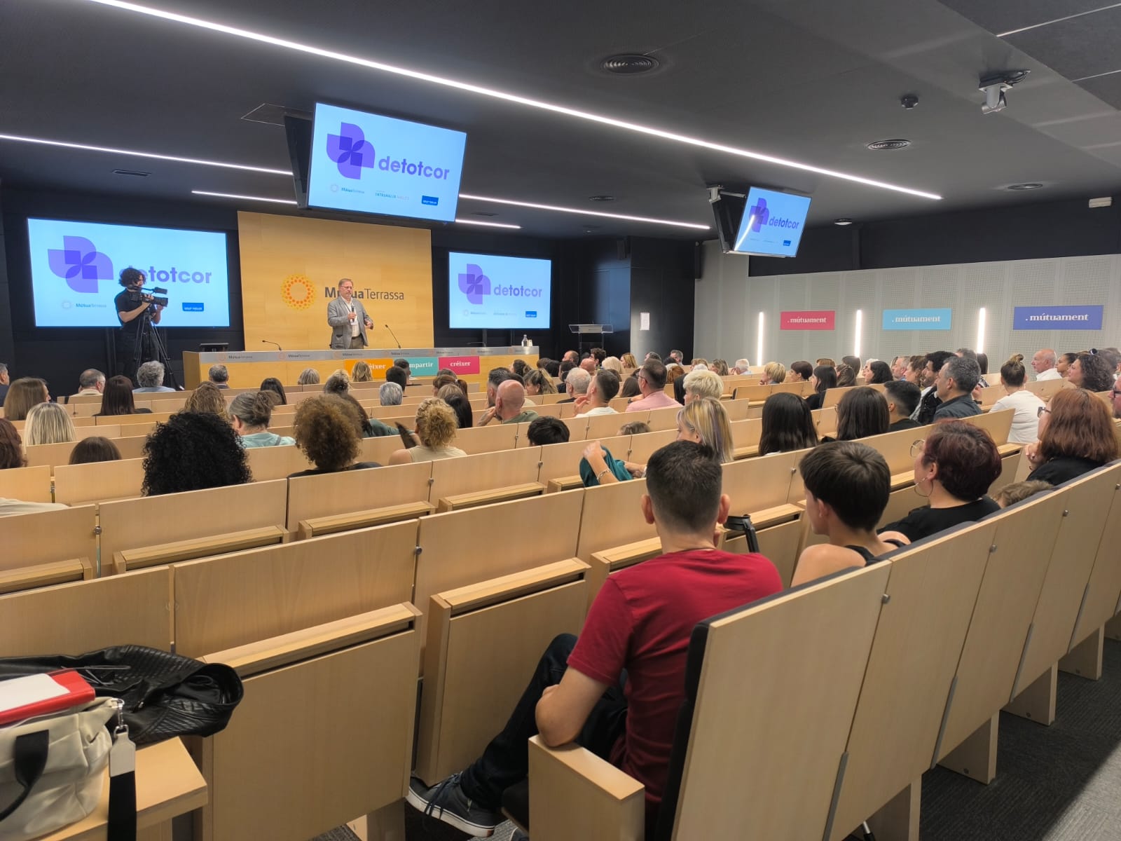 Acte de presentació del primer episodi de la sèrie De tot cor, amb la Fundació Integralia Vallès com a protagonista | Cedida