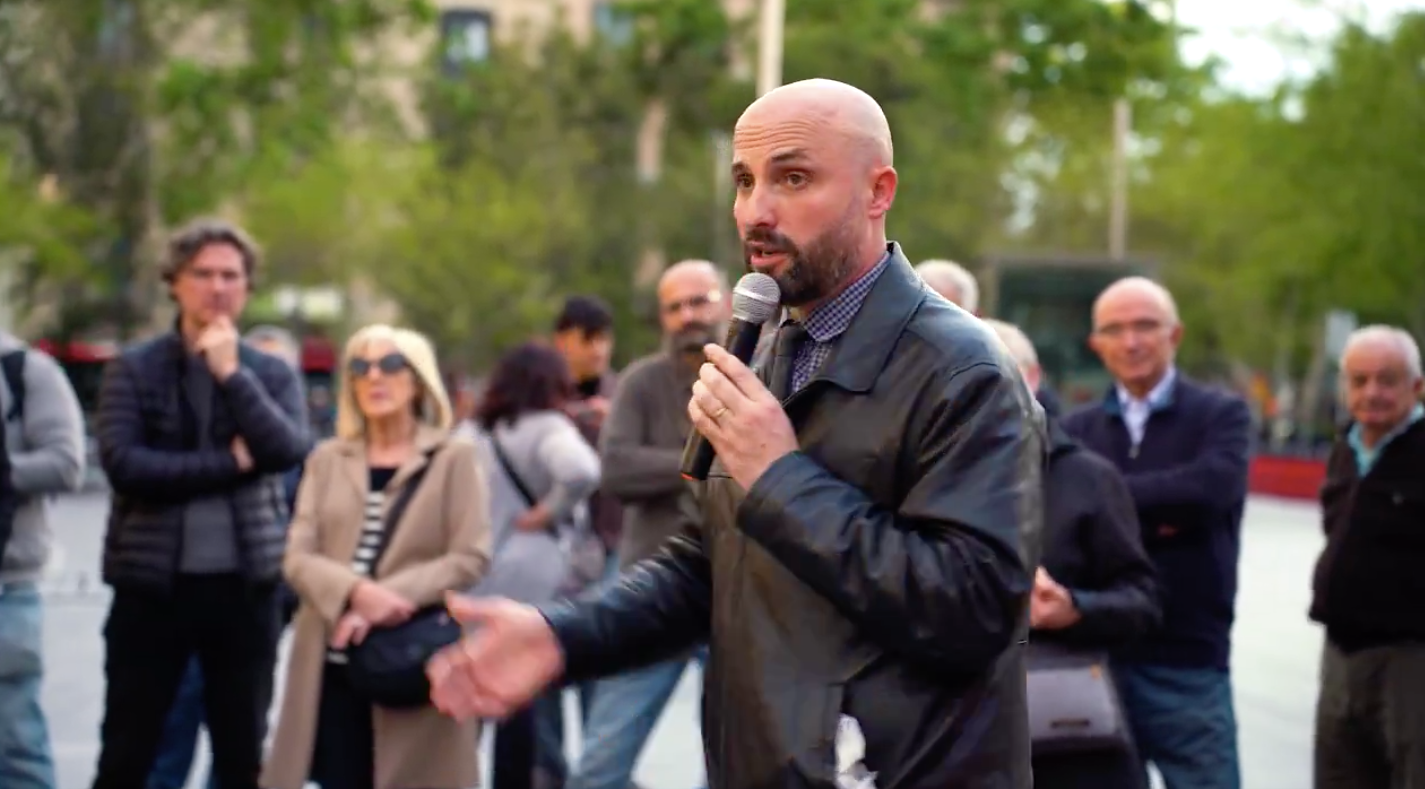 Jordi Graupera, número dos de la llista d'Alhora, en la seva visita a Terrassa el 2024 / @JordiGraupera
