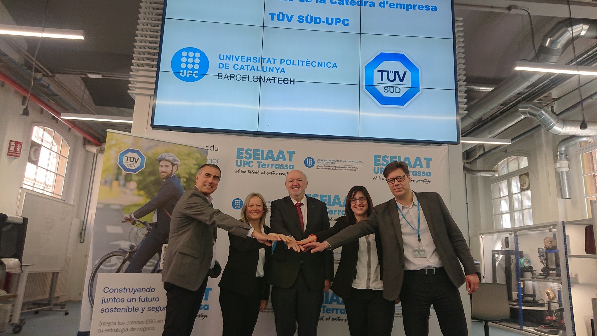 D'esquerra a dreta, Josep María Arnau, Sandra Sancho, Daniel Crespo, Marta Ganolells i Xavier Roca | ESEIAAT UPC

