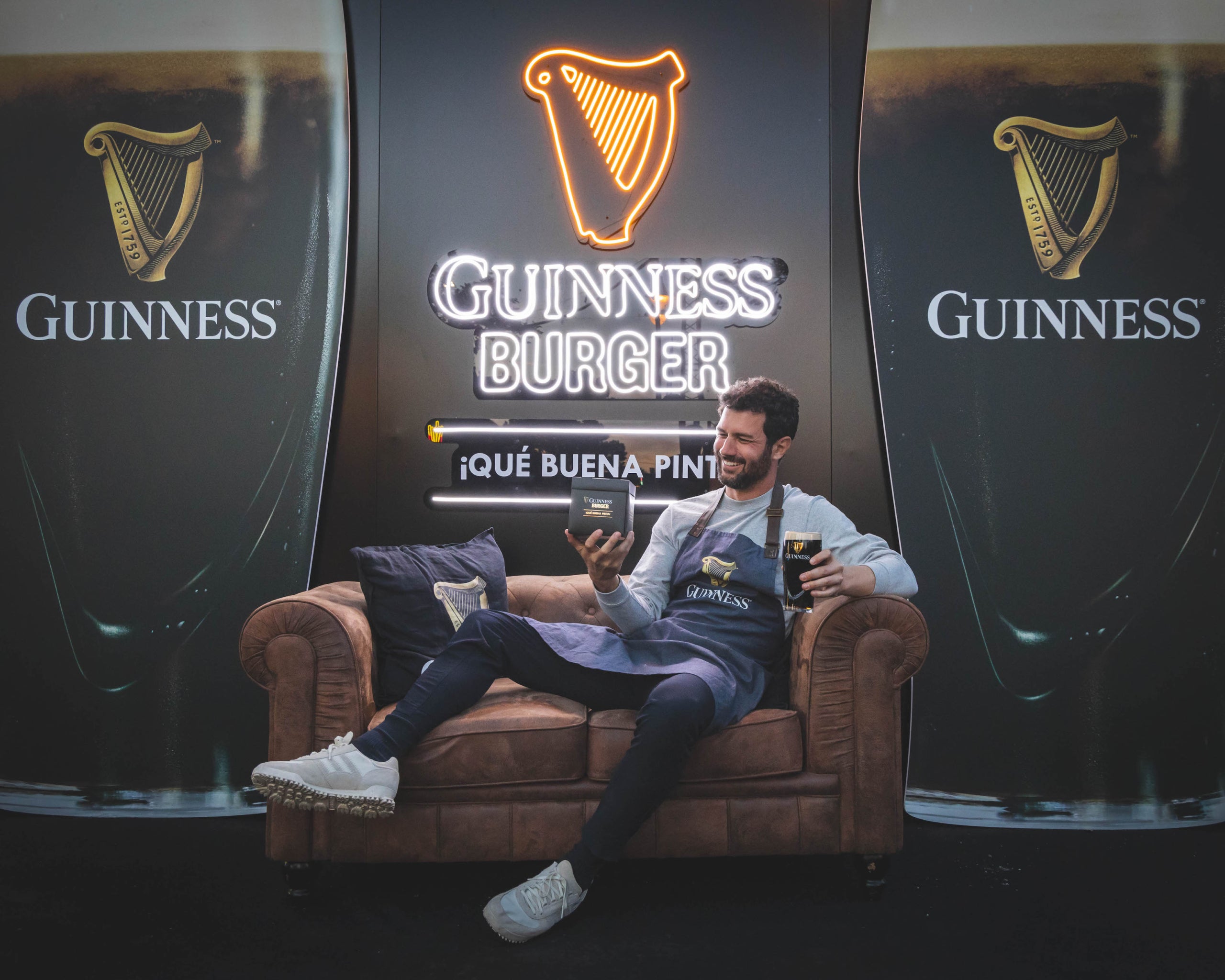 Eneko Fernández presenta la 'Guinness Burger', una proposta gastronòmica innovadora i única | Cedida