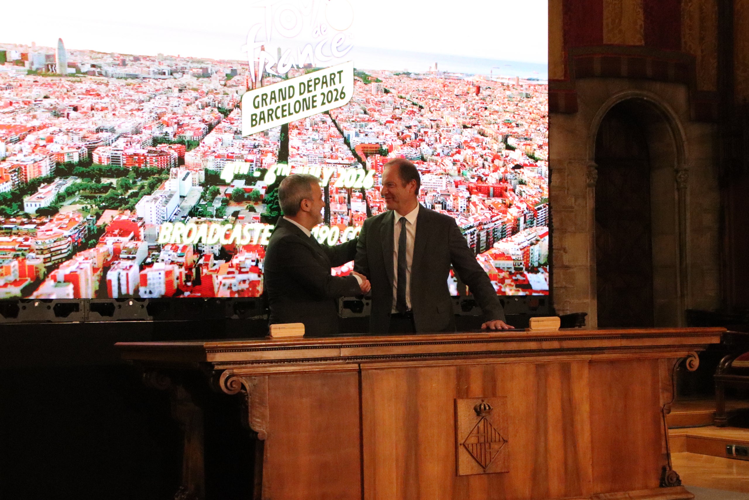 L'alcalde de Barcelona, Jaume Collboni, i el director general del Tour de França, Christian Prudhomme | ACN